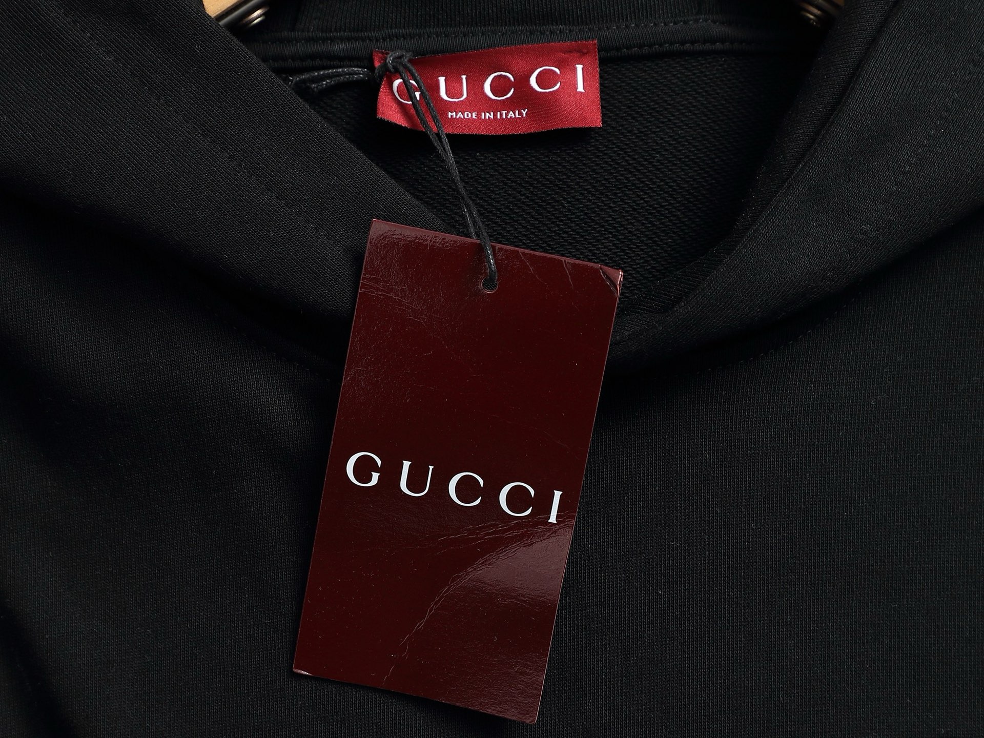 
Gucci 古驰    超级经典刺绣纯色logo
标识精致升级，灵感源自八十年代复古款式
原版面料 官