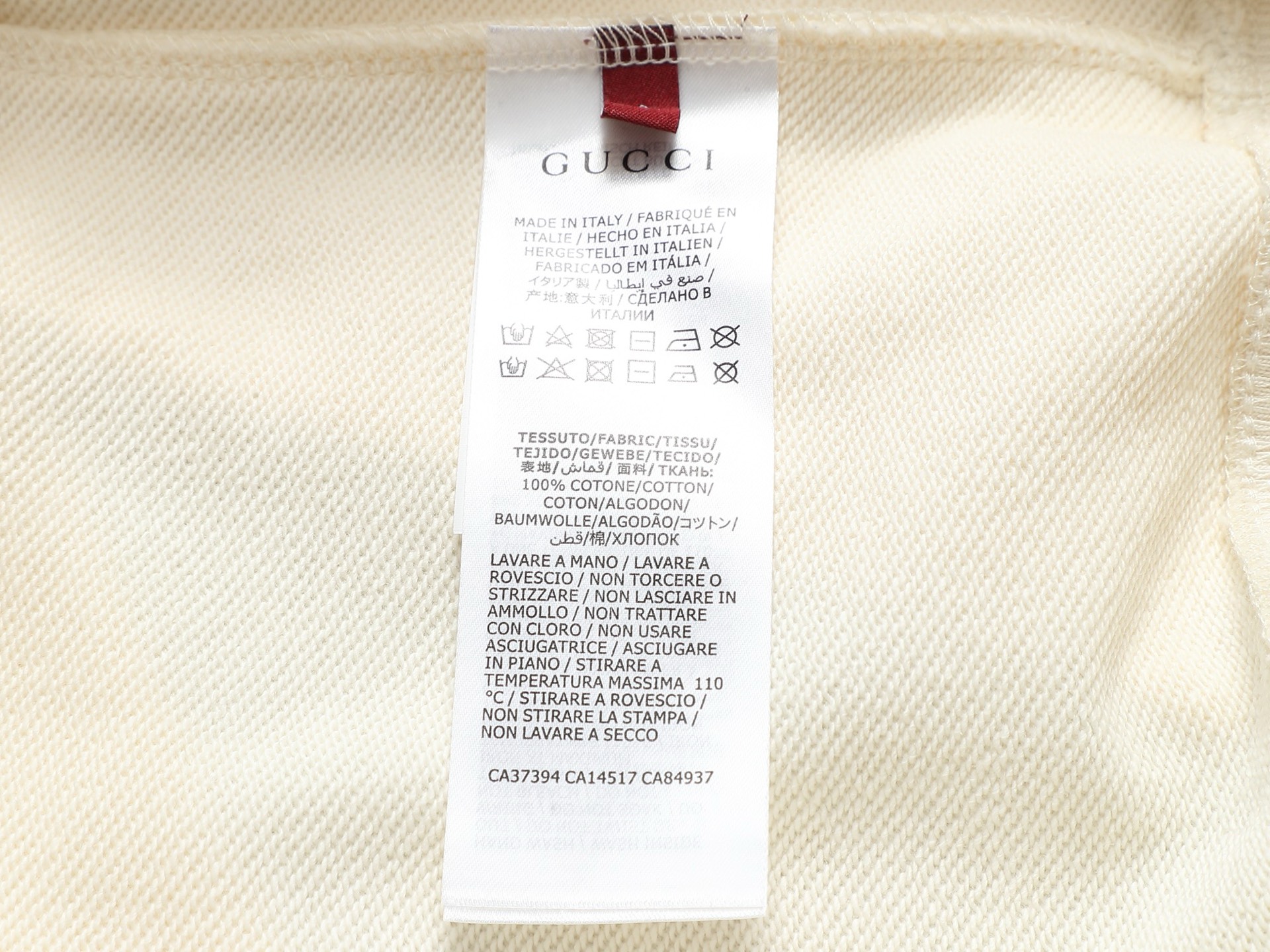 
Gucci 古驰    超级经典刺绣纯色logo
标识精致升级，灵感源自八十年代复古款式
原版面料 官