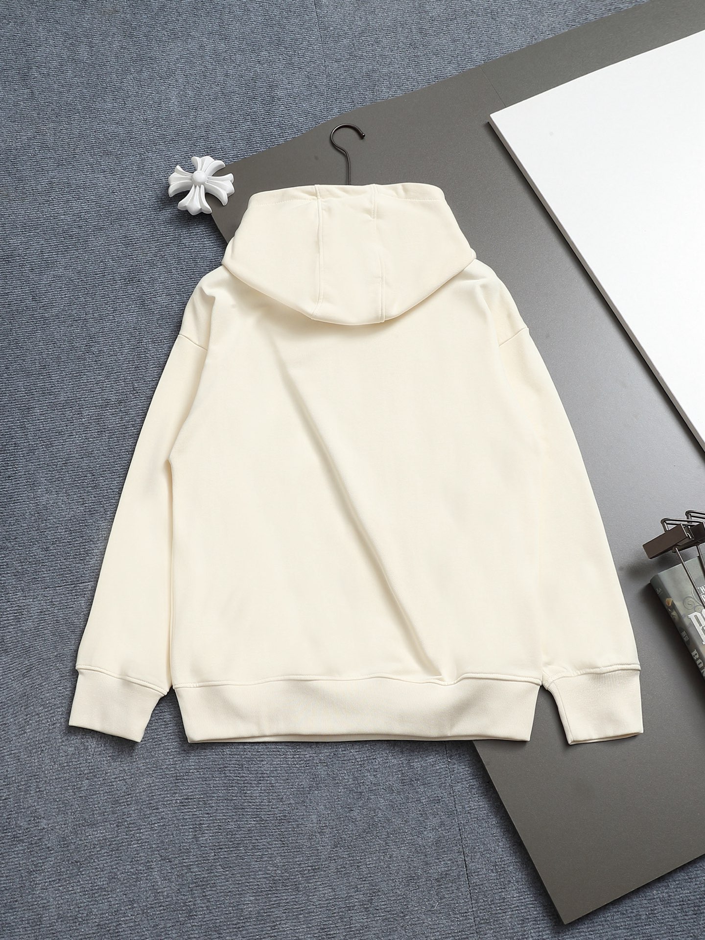 
Gucci 古驰    超级经典刺绣纯色logo
标识精致升级，灵感源自八十年代复古款式
原版面料 官