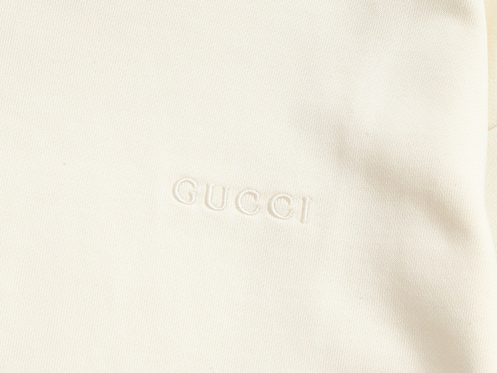 
Gucci 古驰    超级经典刺绣纯色logo
标识精致升级，灵感源自八十年代复古款式
原版面料 官