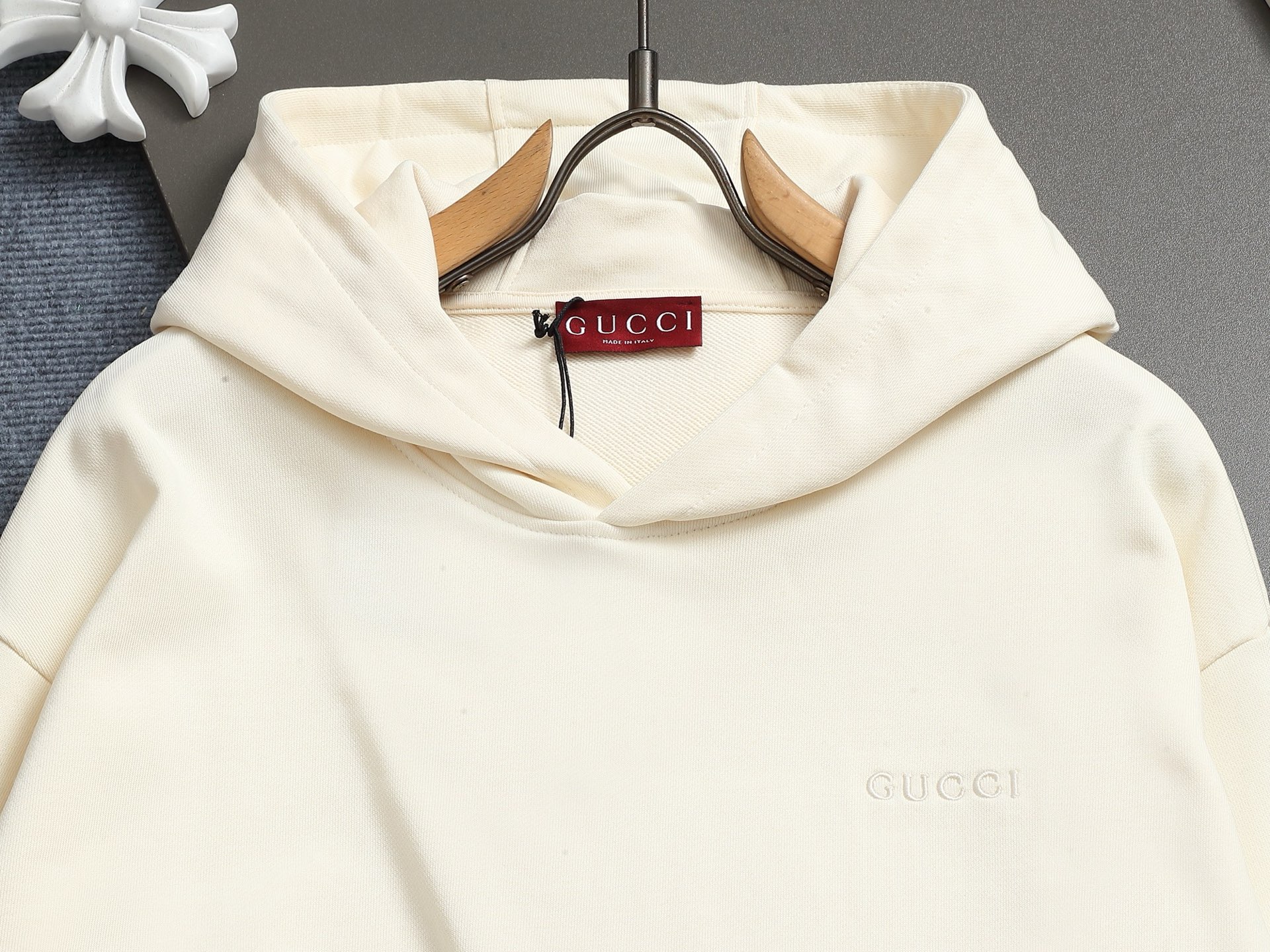 
Gucci 古驰    超级经典刺绣纯色logo
标识精致升级，灵感源自八十年代复古款式
原版面料 官