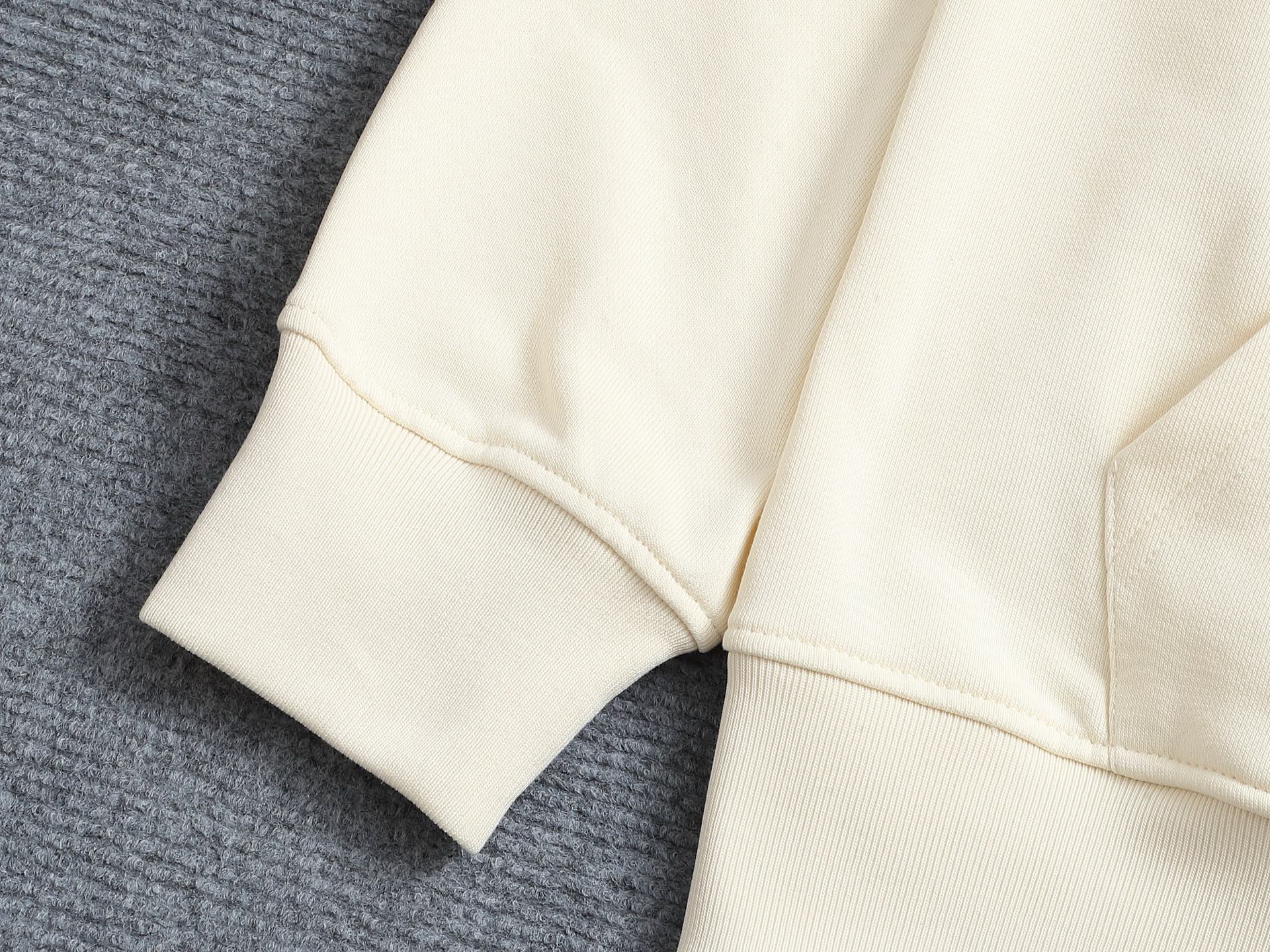 
Gucci 古驰    超级经典刺绣纯色logo
标识精致升级，灵感源自八十年代复古款式
原版面料 官