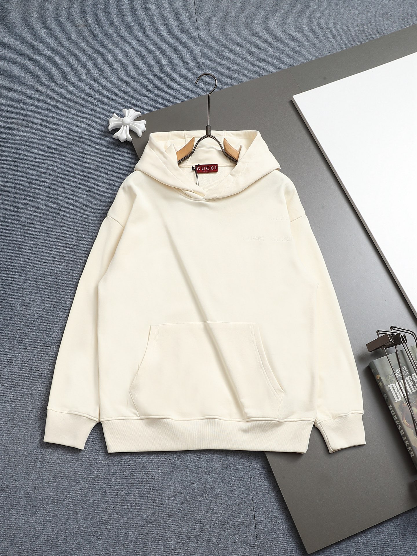 
Gucci 古驰    超级经典刺绣纯色logo
标识精致升级，灵感源自八十年代复古款式
原版面料 官