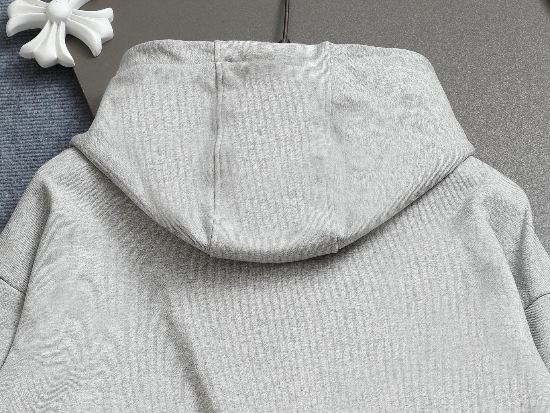 
Gucci 古驰    超级经典刺绣纯色logo
标识精致升级，灵感源自八十年代复古款式
原版面料 官