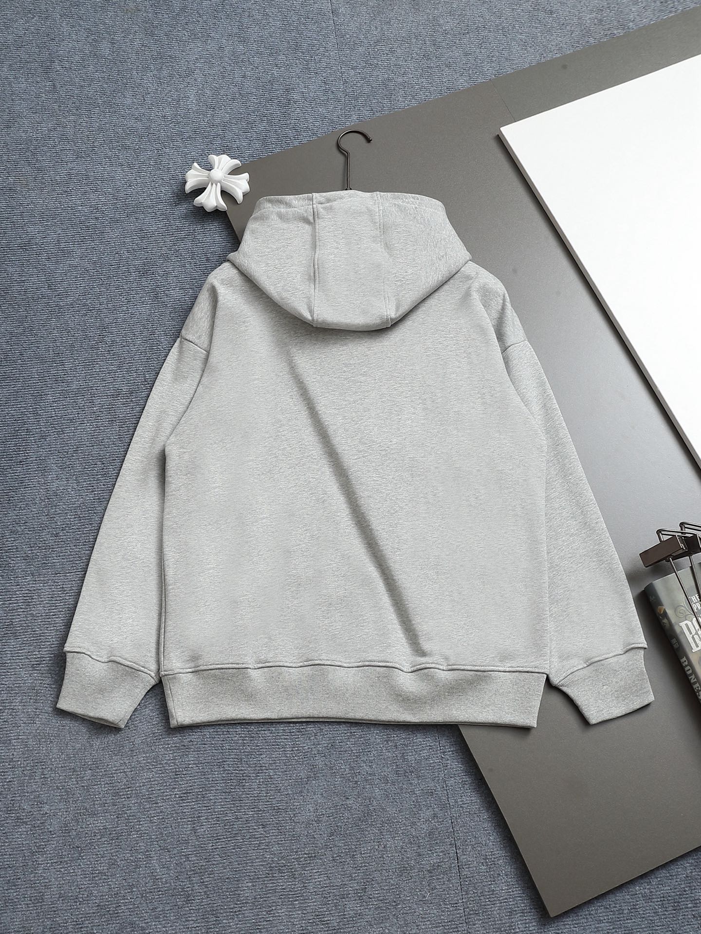 
Gucci 古驰    超级经典刺绣纯色logo
标识精致升级，灵感源自八十年代复古款式
原版面料 官