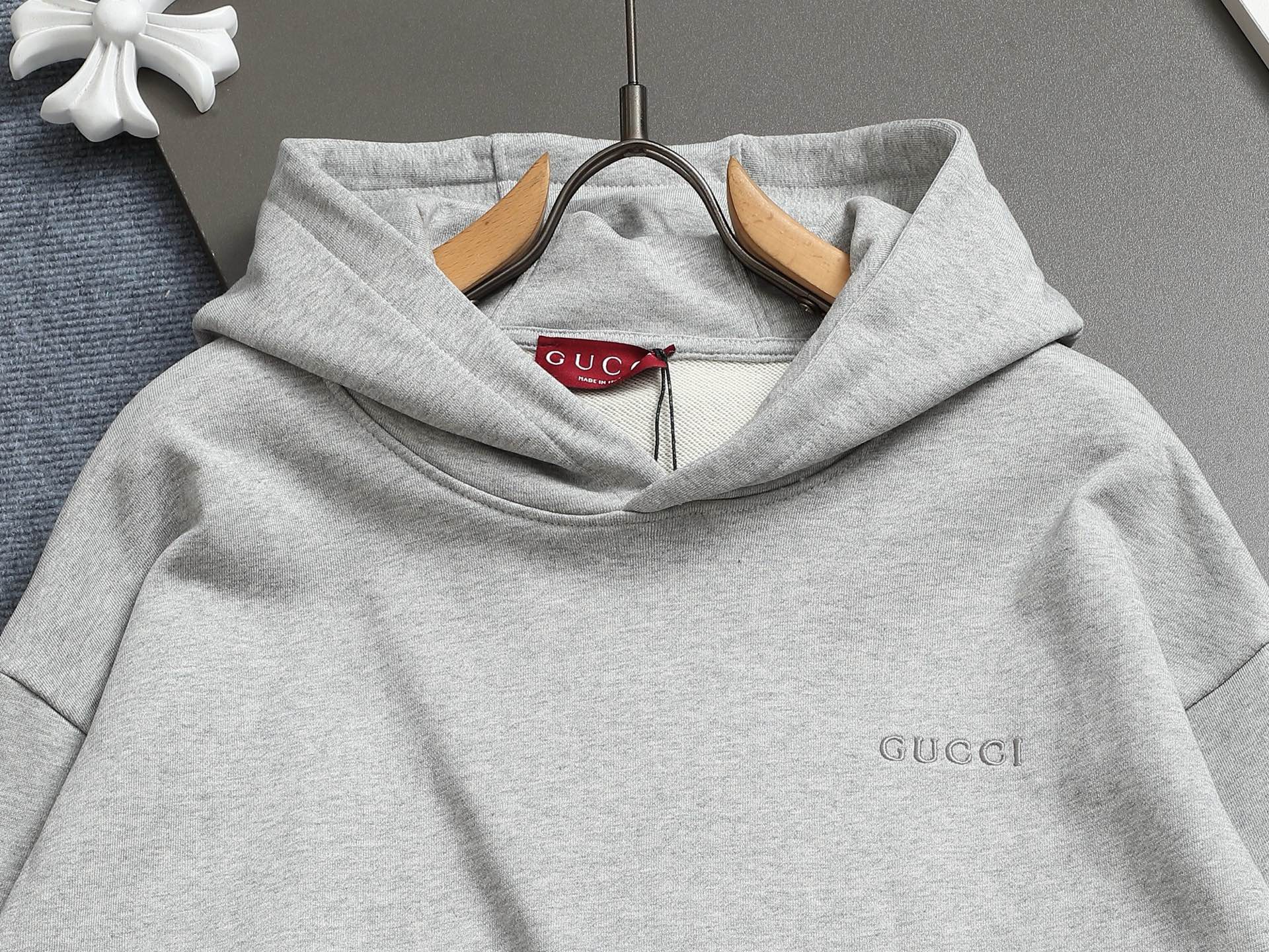 
Gucci 古驰    超级经典刺绣纯色logo
标识精致升级，灵感源自八十年代复古款式
原版面料 官