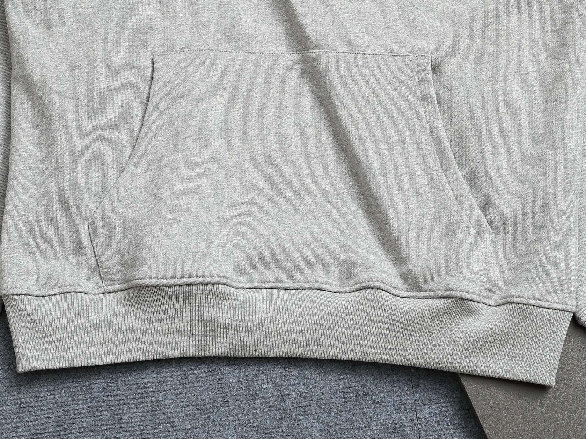 
Gucci 古驰    超级经典刺绣纯色logo
标识精致升级，灵感源自八十年代复古款式
原版面料 官