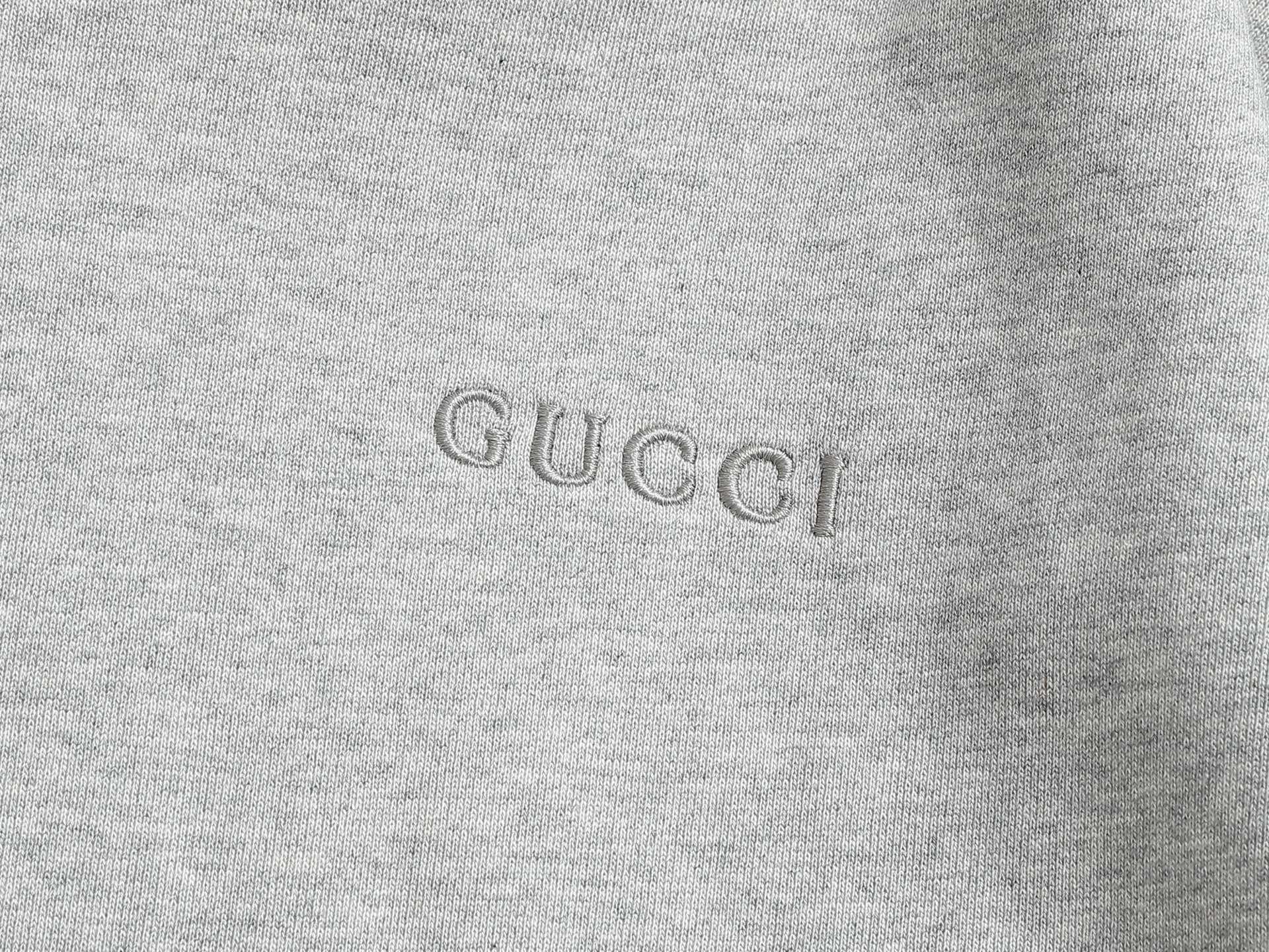 
Gucci 古驰    超级经典刺绣纯色logo
标识精致升级，灵感源自八十年代复古款式
原版面料 官