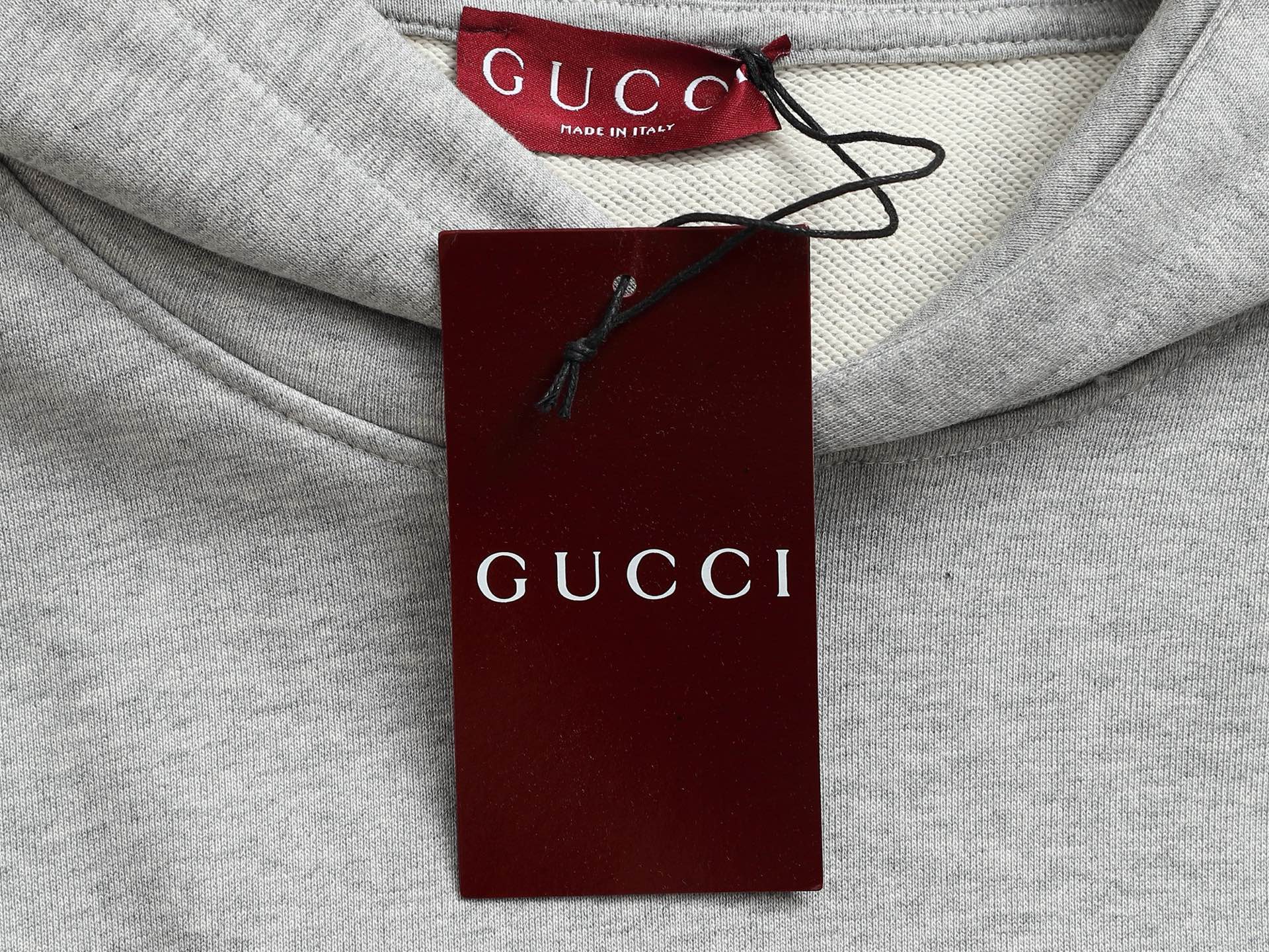 
Gucci 古驰    超级经典刺绣纯色logo
标识精致升级，灵感源自八十年代复古款式
原版面料 官
