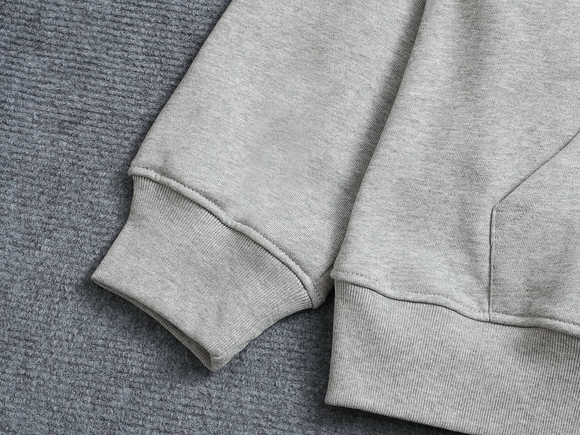 
Gucci 古驰    超级经典刺绣纯色logo
标识精致升级，灵感源自八十年代复古款式
原版面料 官