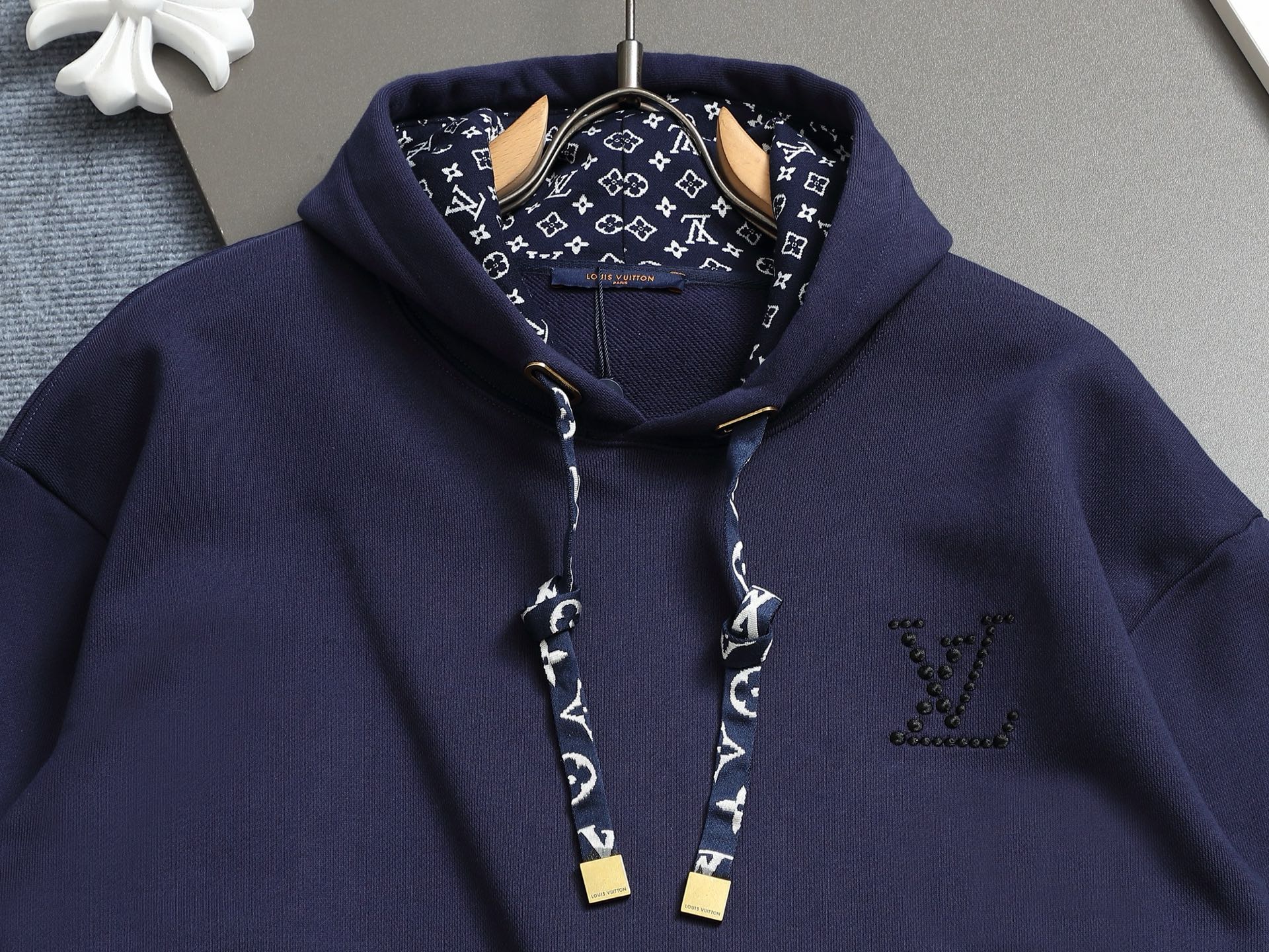 
Louis Vuitton  路易威登  1V  微宽版型S M L XL
25SS  1V 新品专柜
