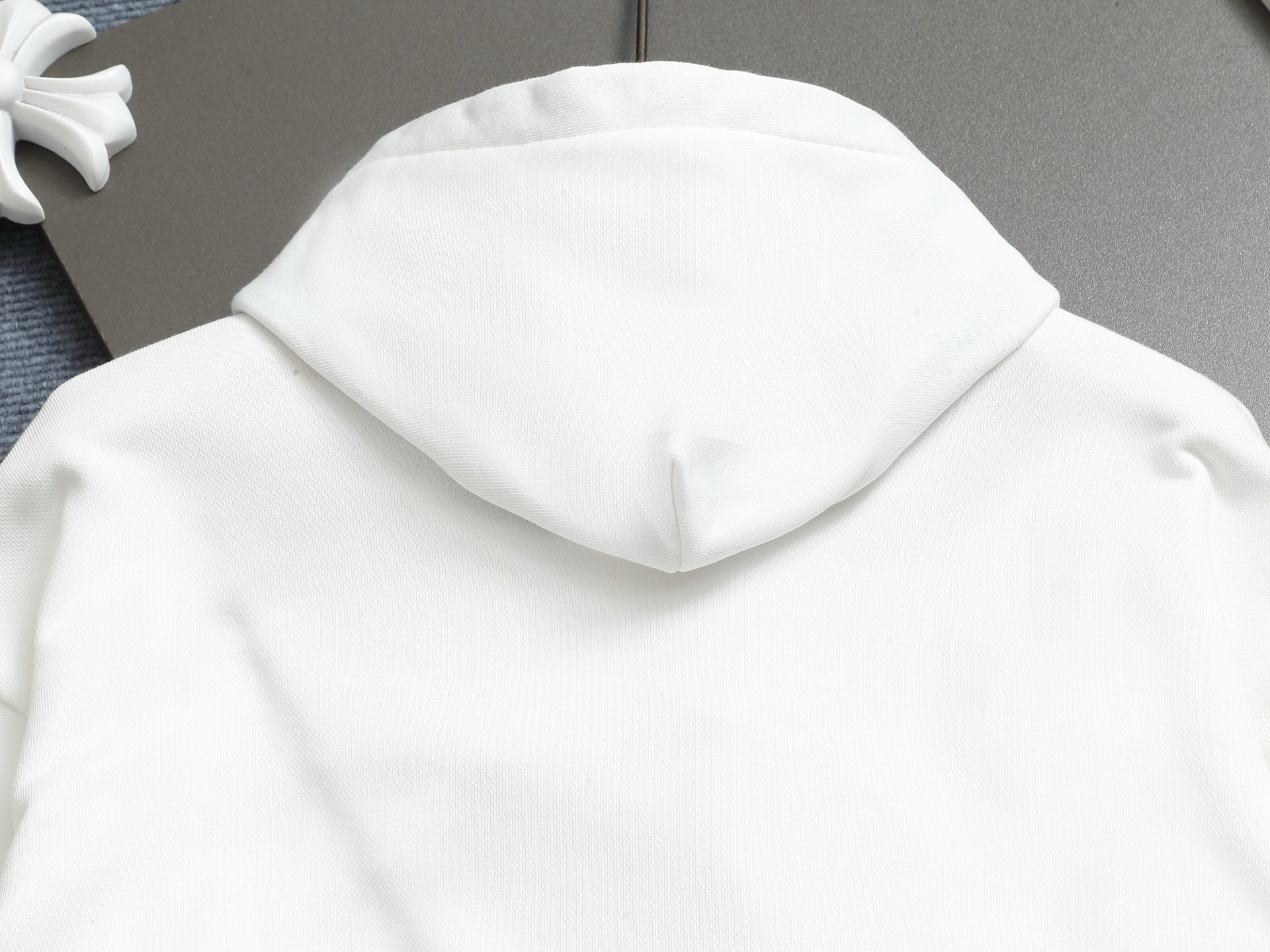 
Louis Vuitton  路易威登  1V  微宽版型S M L XL
25SS  1V 新品专柜