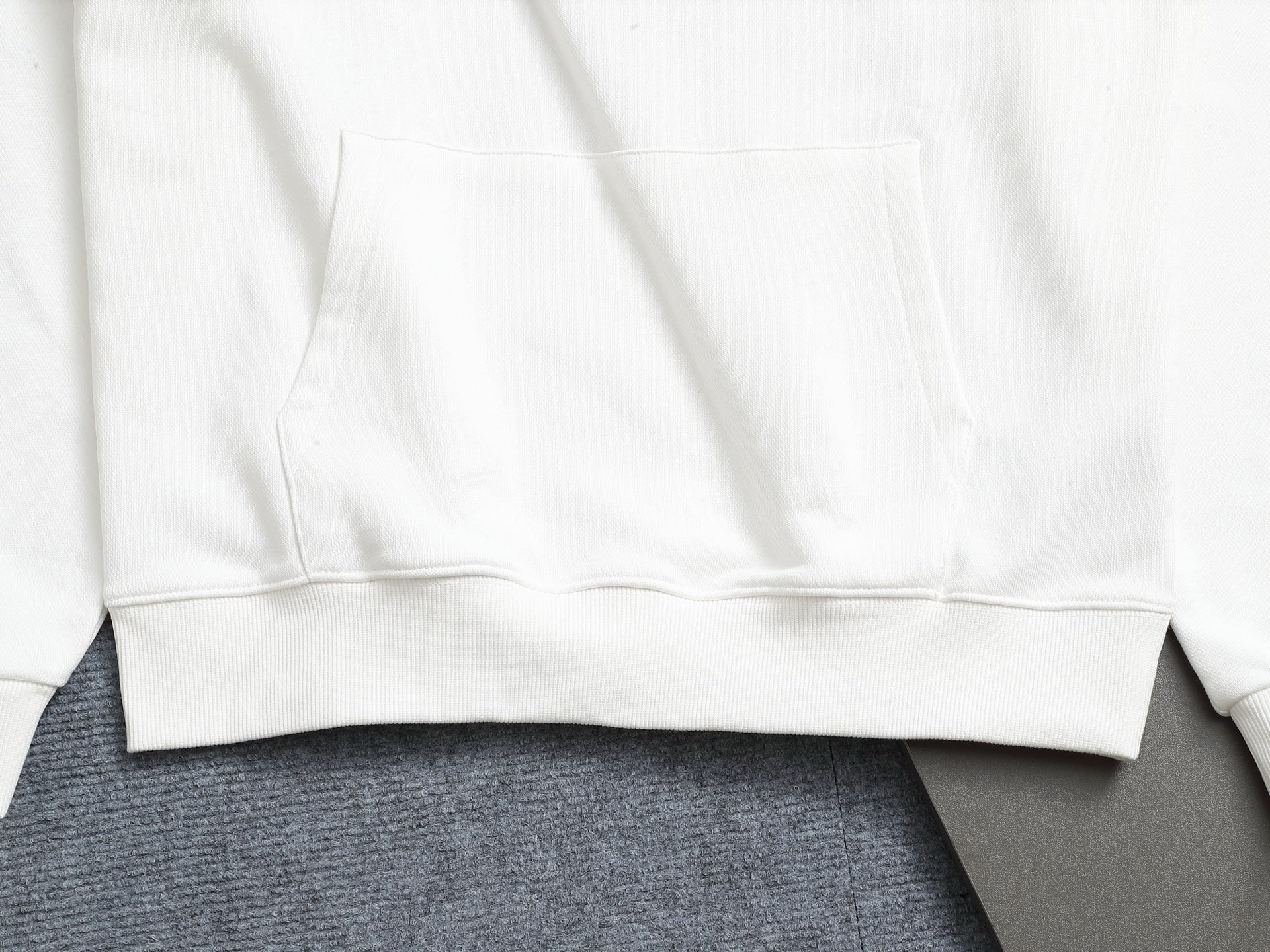 
Louis Vuitton  路易威登  1V  微宽版型S M L XL
25SS  1V 新品专柜