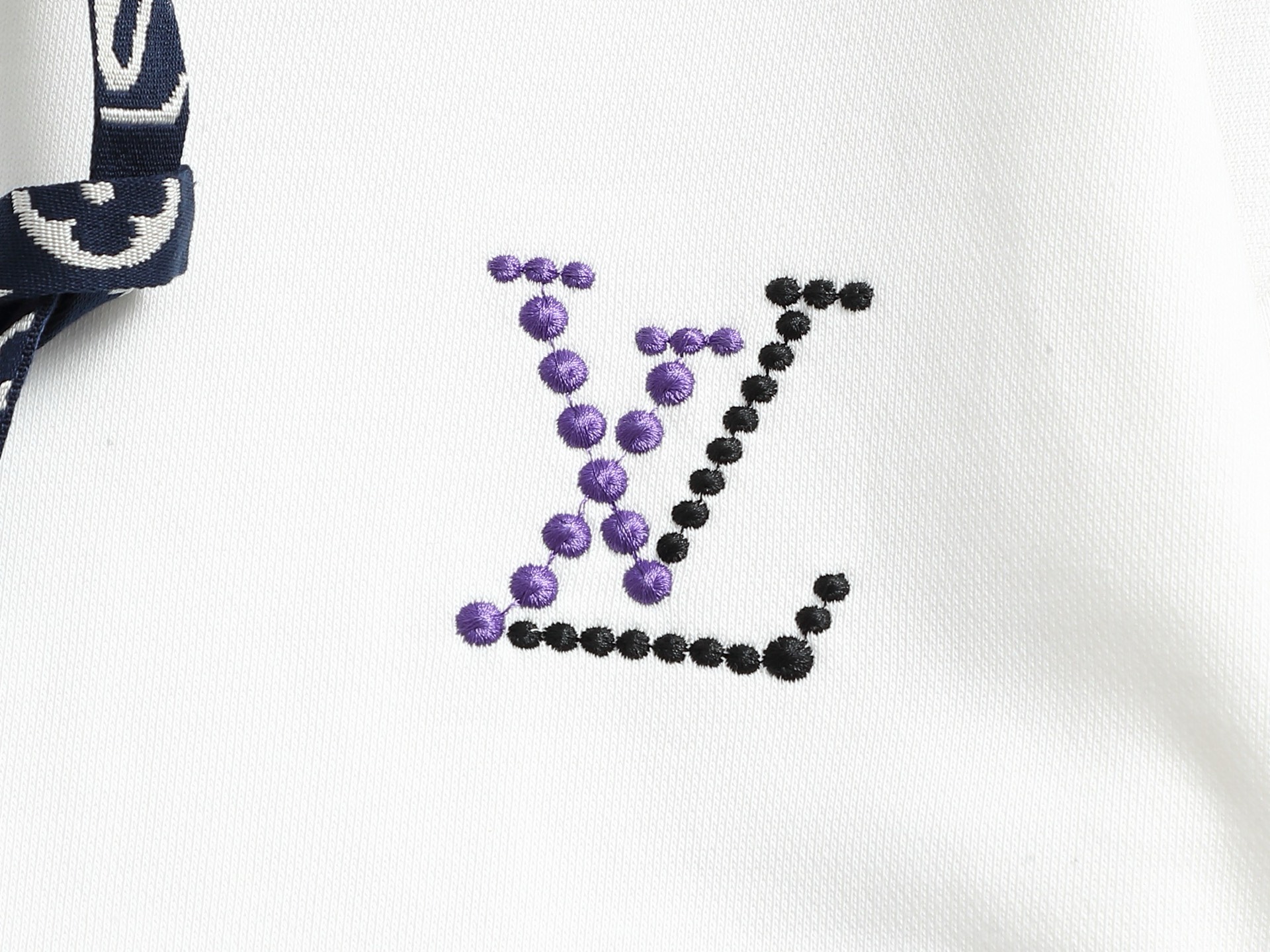 
Louis Vuitton  路易威登  1V  微宽版型S M L XL
25SS  1V 新品专柜