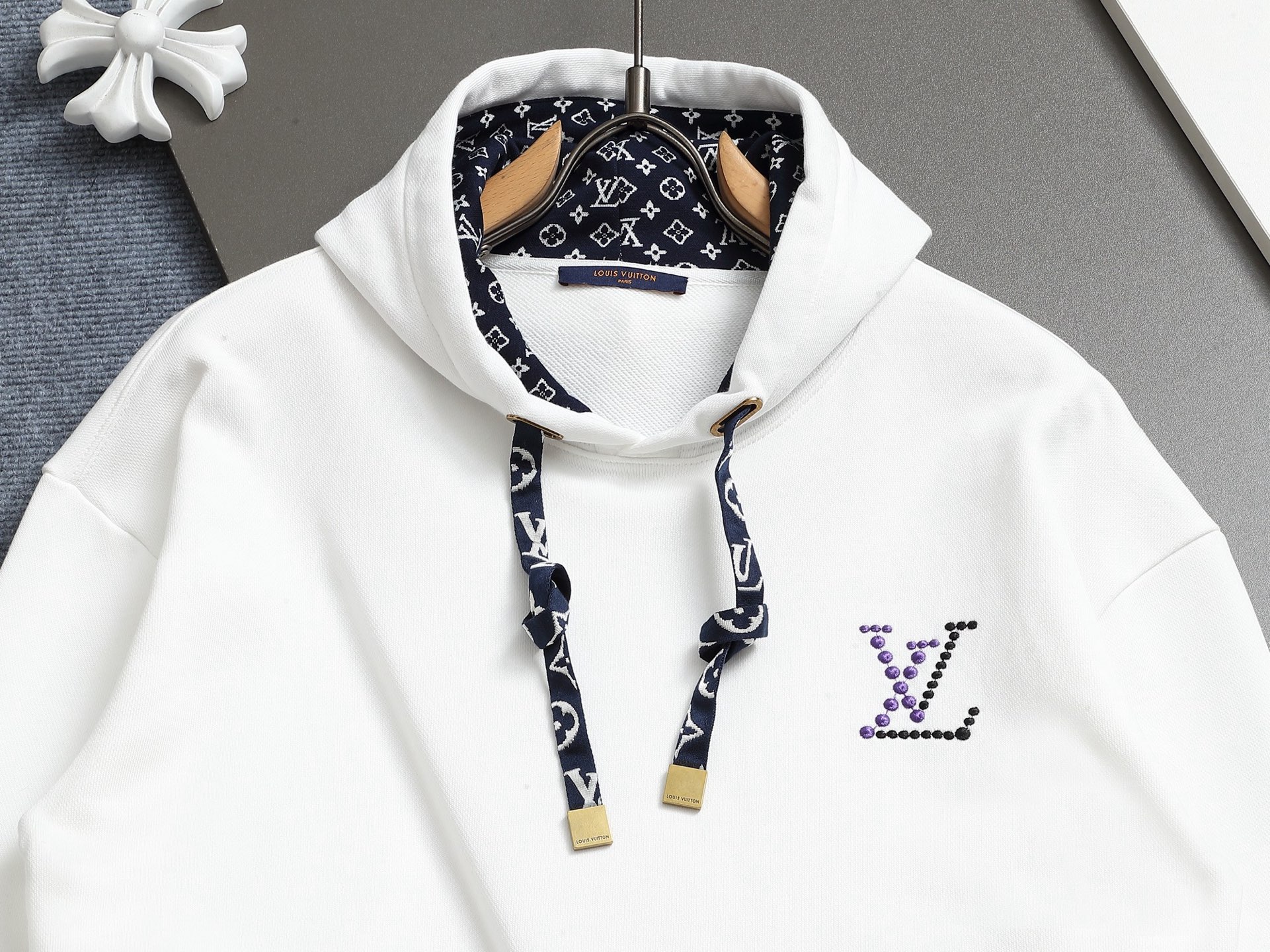 
Louis Vuitton  路易威登  1V  微宽版型S M L XL
25SS  1V 新品专柜