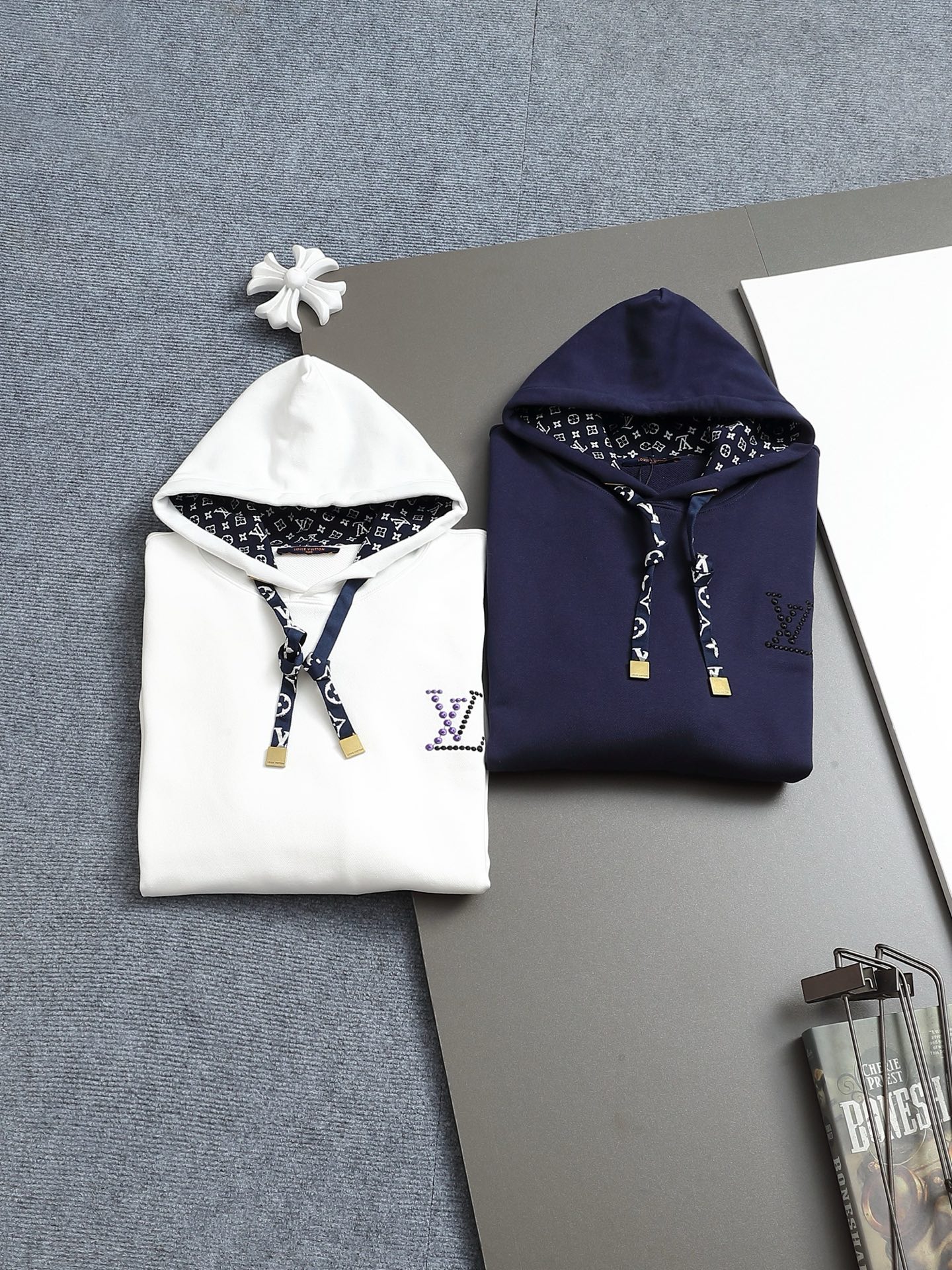 
Louis Vuitton  路易威登  1V  微宽版型S M L XL
25SS  1V 新品专柜