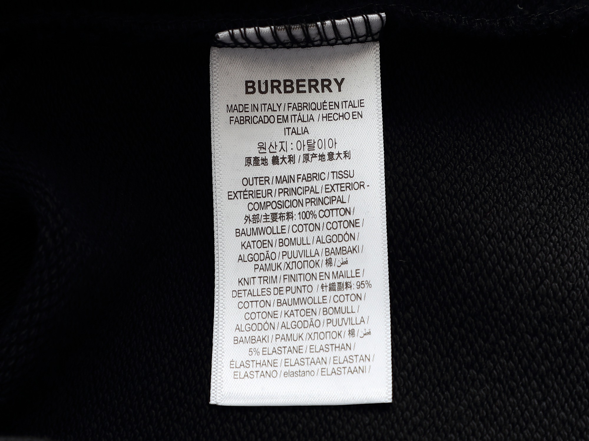 
BURBERRY 巴宝莉 Logo经典战马         
TB标识印花 精致升级，灵感源自八十年代