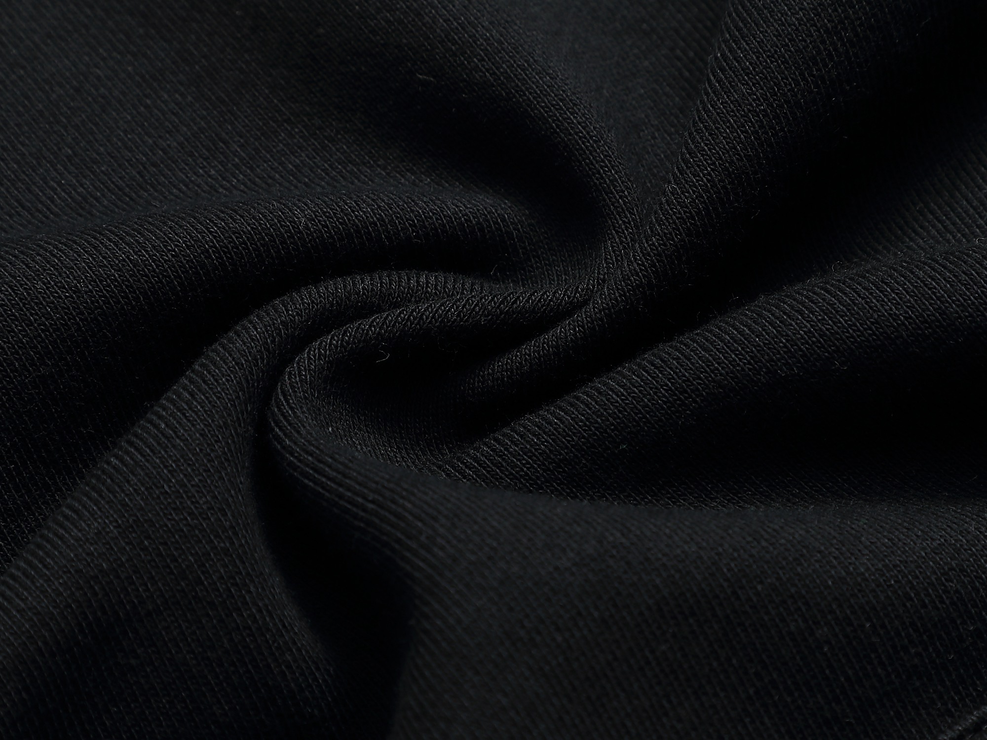 
BURBERRY 巴宝莉 Logo经典战马         TB标识印花 精致升级，灵感源自八十年代复