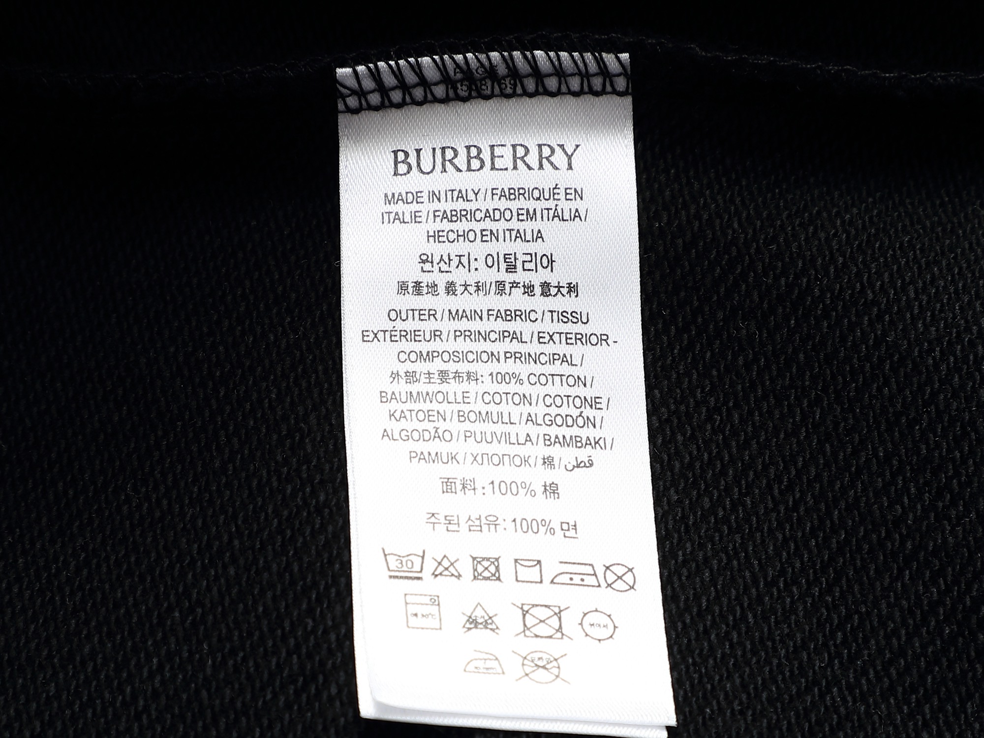 
BURBERRY 巴宝莉 Logo经典战马         TB标识印花 精致升级，灵感源自八十年代复