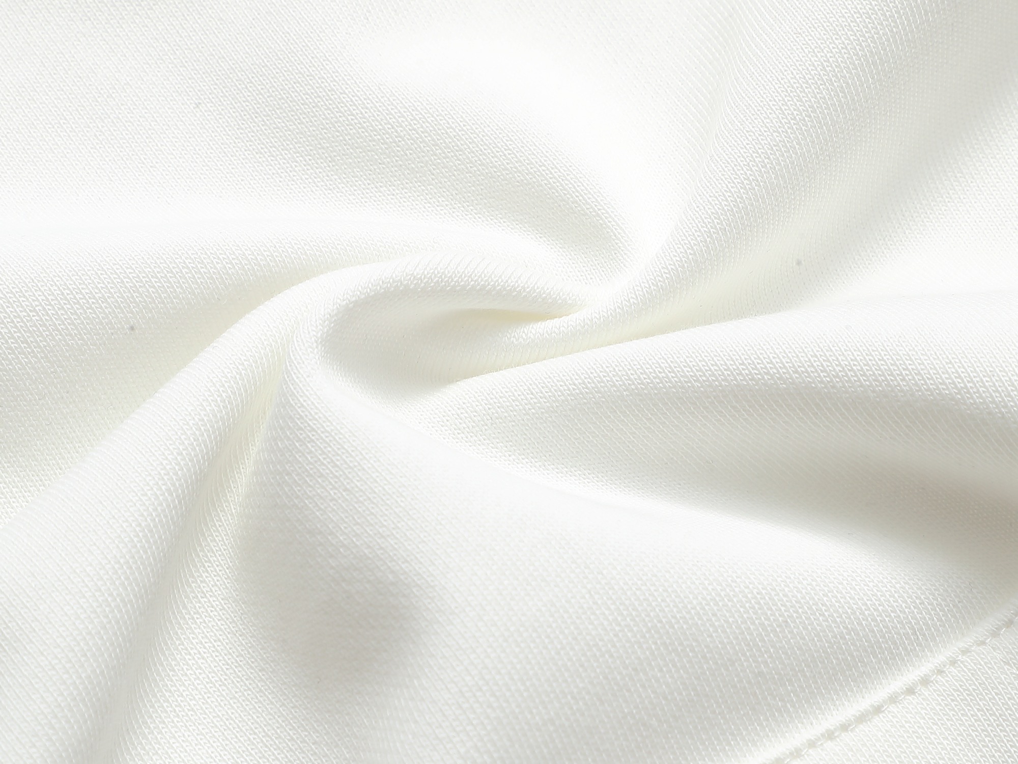 
BURBERRY 巴宝莉 Logo经典战马         TB标识印花 精致升级，灵感源自八十年代复