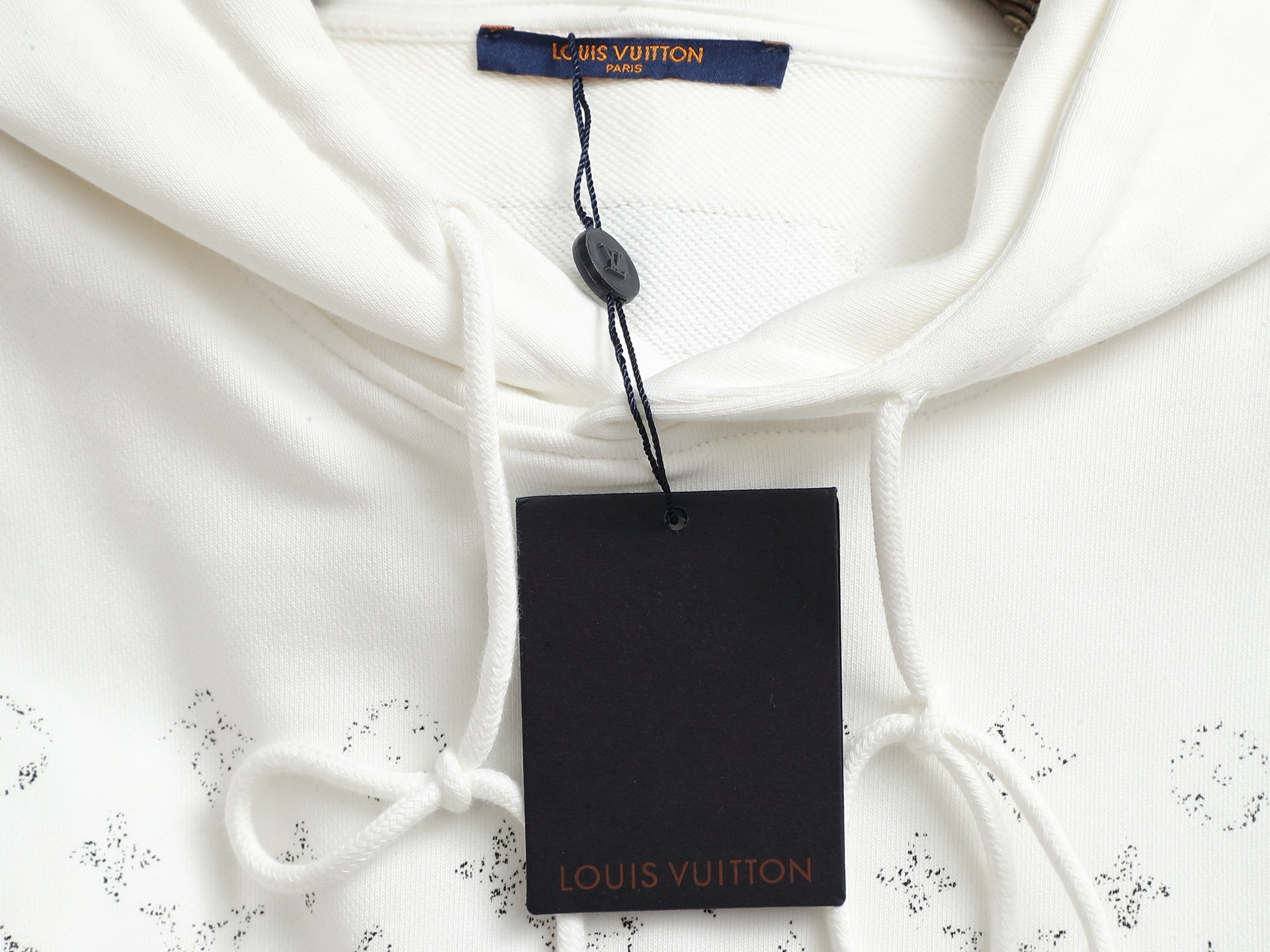 
Louis Vuitton/路易威登 经典渐变logo
Logo标识精致升级，灵感源自八十年代复古
原