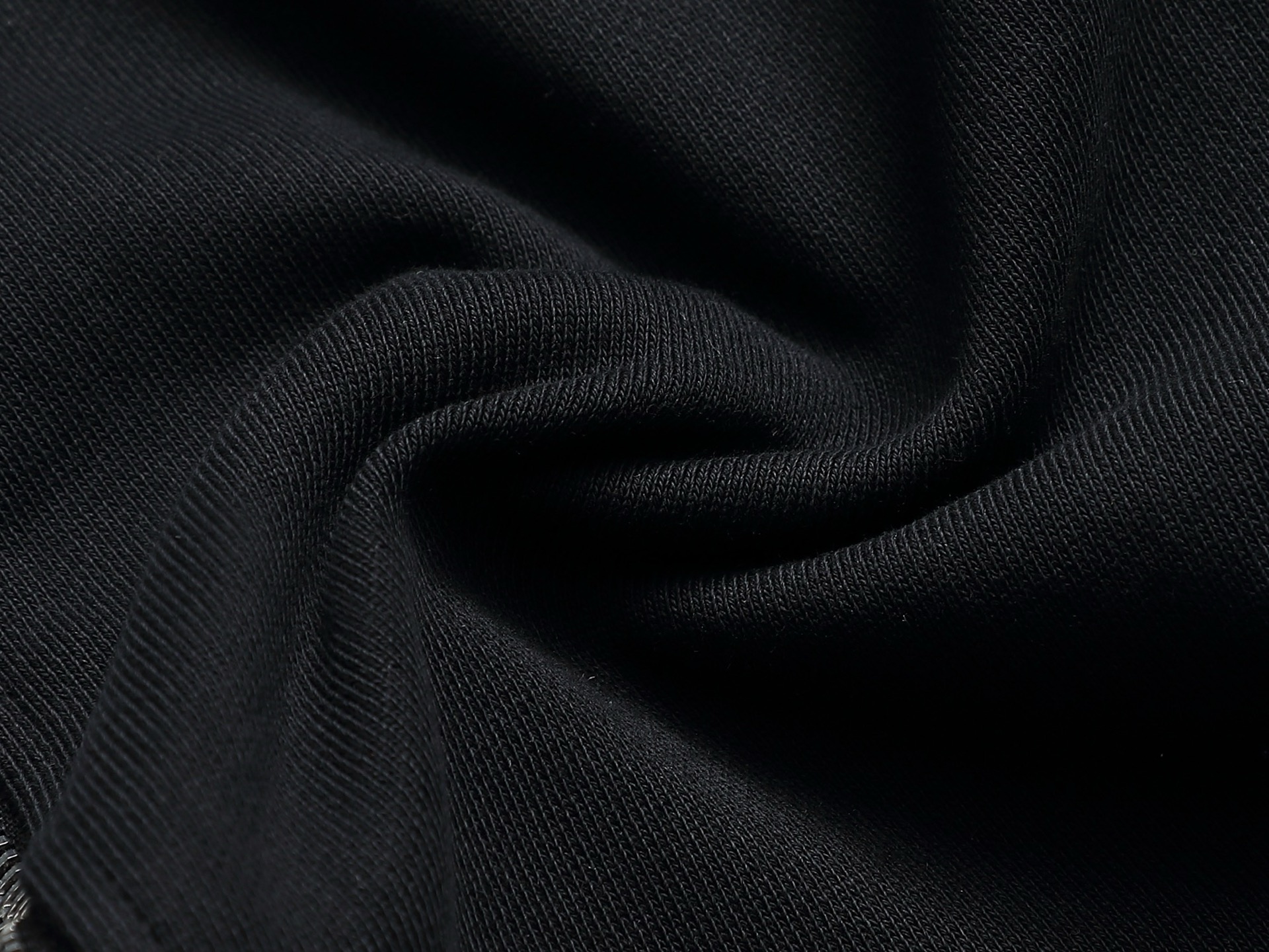 
BURBERRY 巴宝莉 Logo经典战马         
TB标识印花 精致升级，灵感源自八十年代