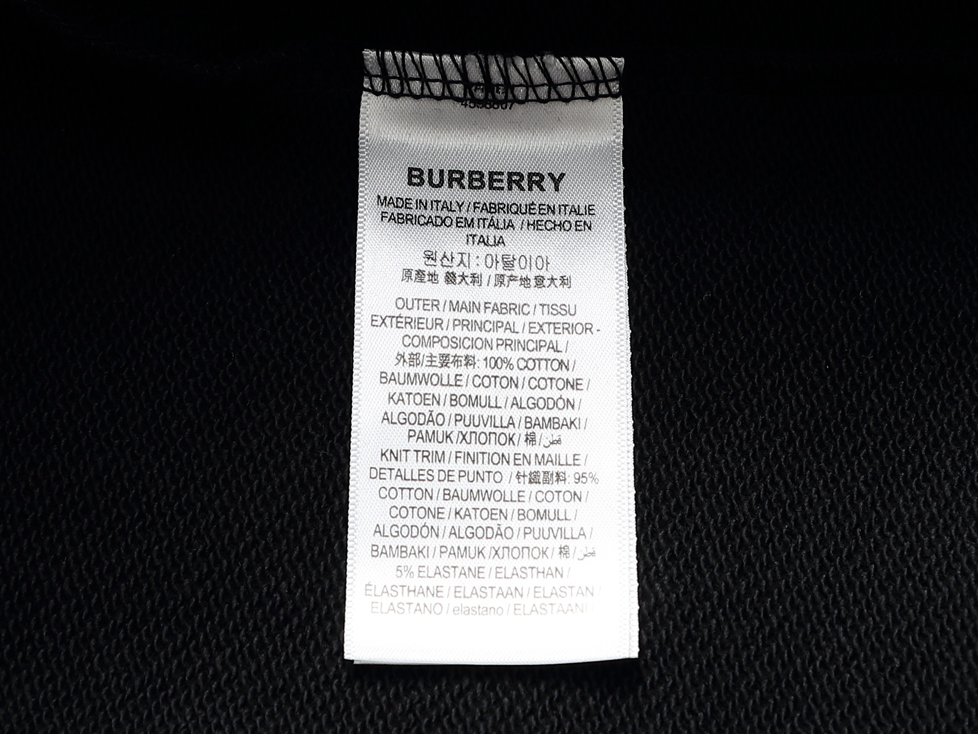 
BURBERRY 巴宝莉 Logo经典战马         
TB标识印花 精致升级，灵感源自八十年代