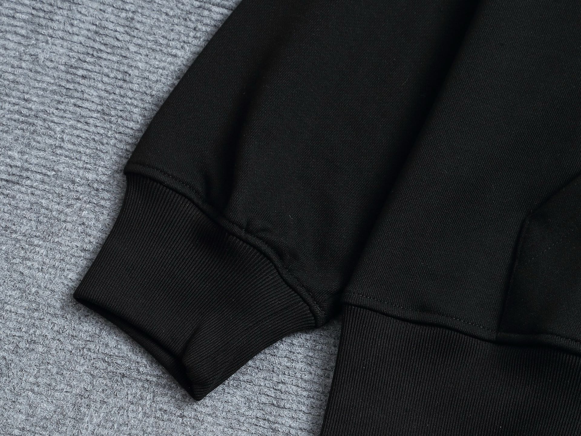 
Gucci 古驰    超级经典拼色印花logo
标识精致升级，灵感源自八十年代复古款式
原版面料 官