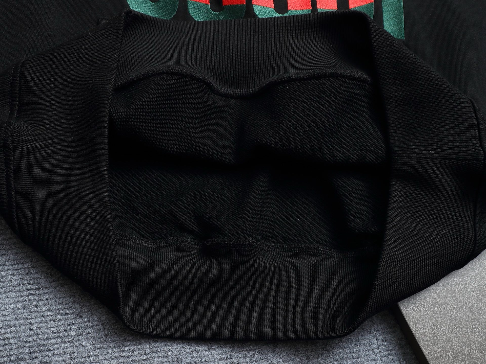 
Gucci 古驰    超级经典拼色印花logo
标识精致升级，灵感源自八十年代复古款式
原版面料 官