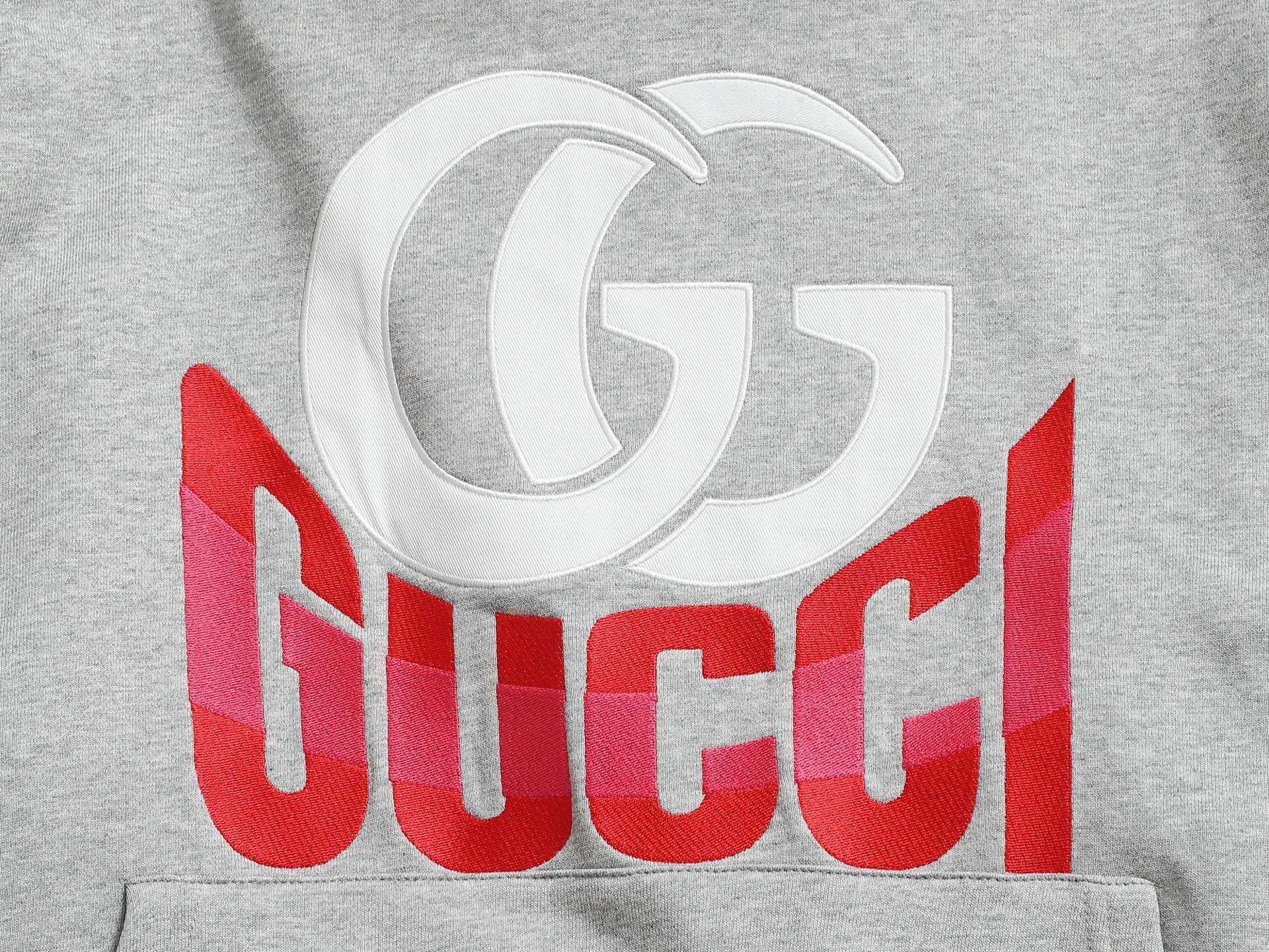 
Gucci 古驰    超级经典拼色印花logo
标识精致升级，灵感源自八十年代复古款式
原版面料 官
