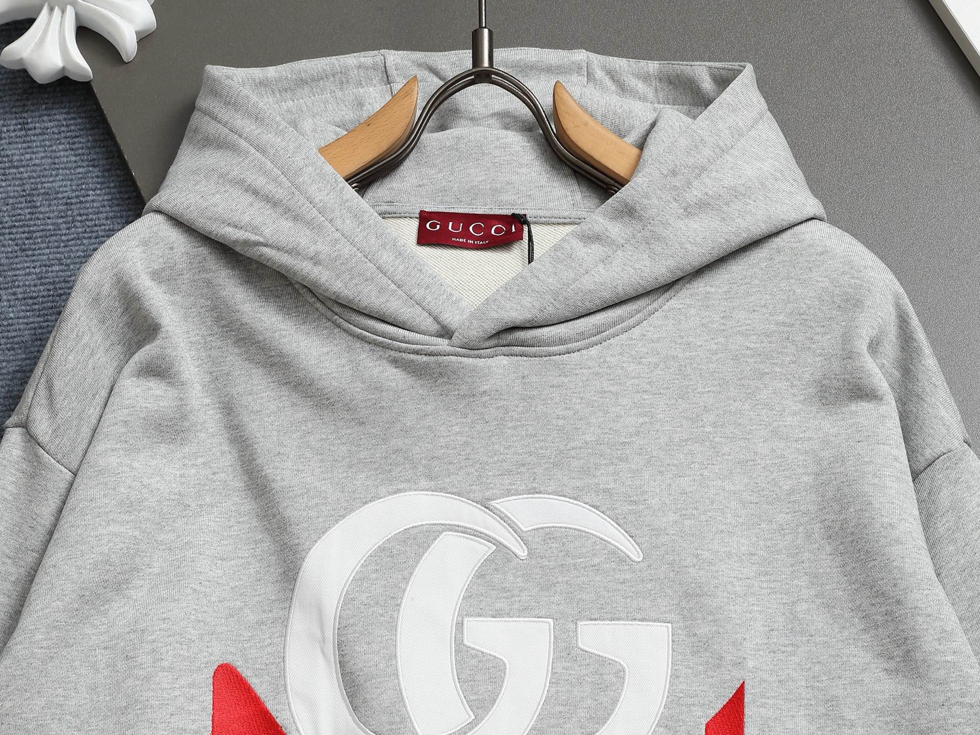 
Gucci 古驰    超级经典拼色印花logo
标识精致升级，灵感源自八十年代复古款式
原版面料 官