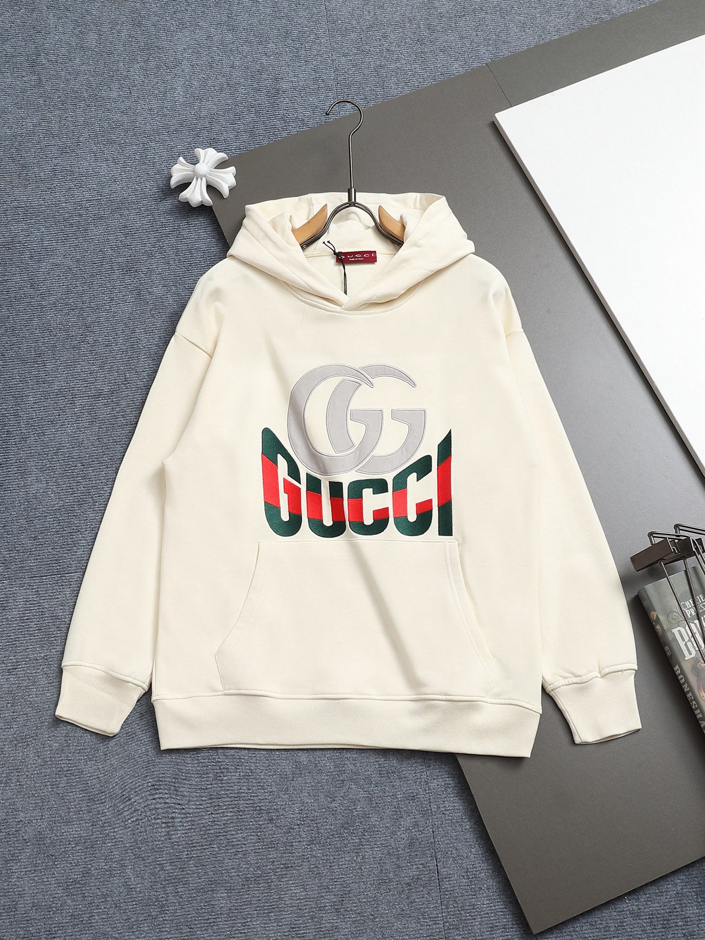 
Gucci 古驰    超级经典拼色印花logo
标识精致升级，灵感源自八十年代复古款式
原版面料 官