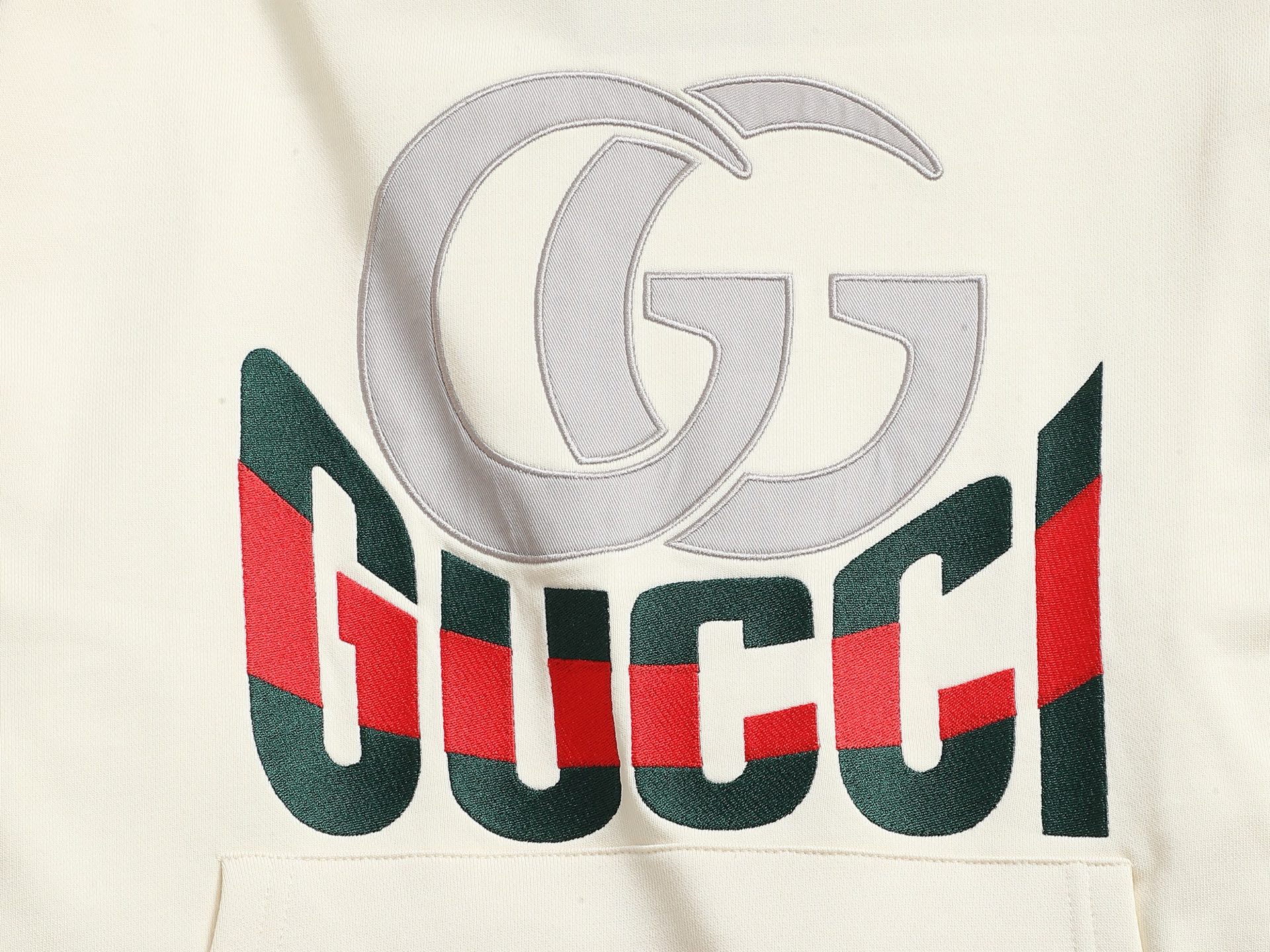 
Gucci 古驰    超级经典拼色印花logo
标识精致升级，灵感源自八十年代复古款式
原版面料 官