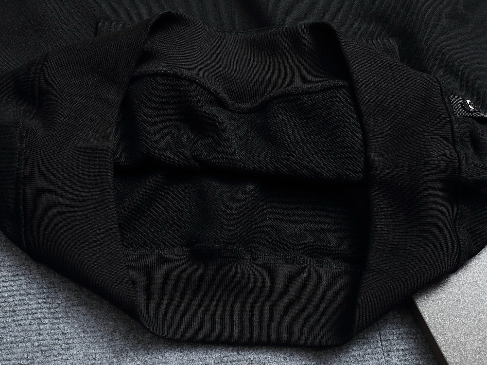 
FENDI/芬迪 420克连帽卫衣
经典眼睛印花LOGO标识
官方同步  高版本 高品质
时尚个性  