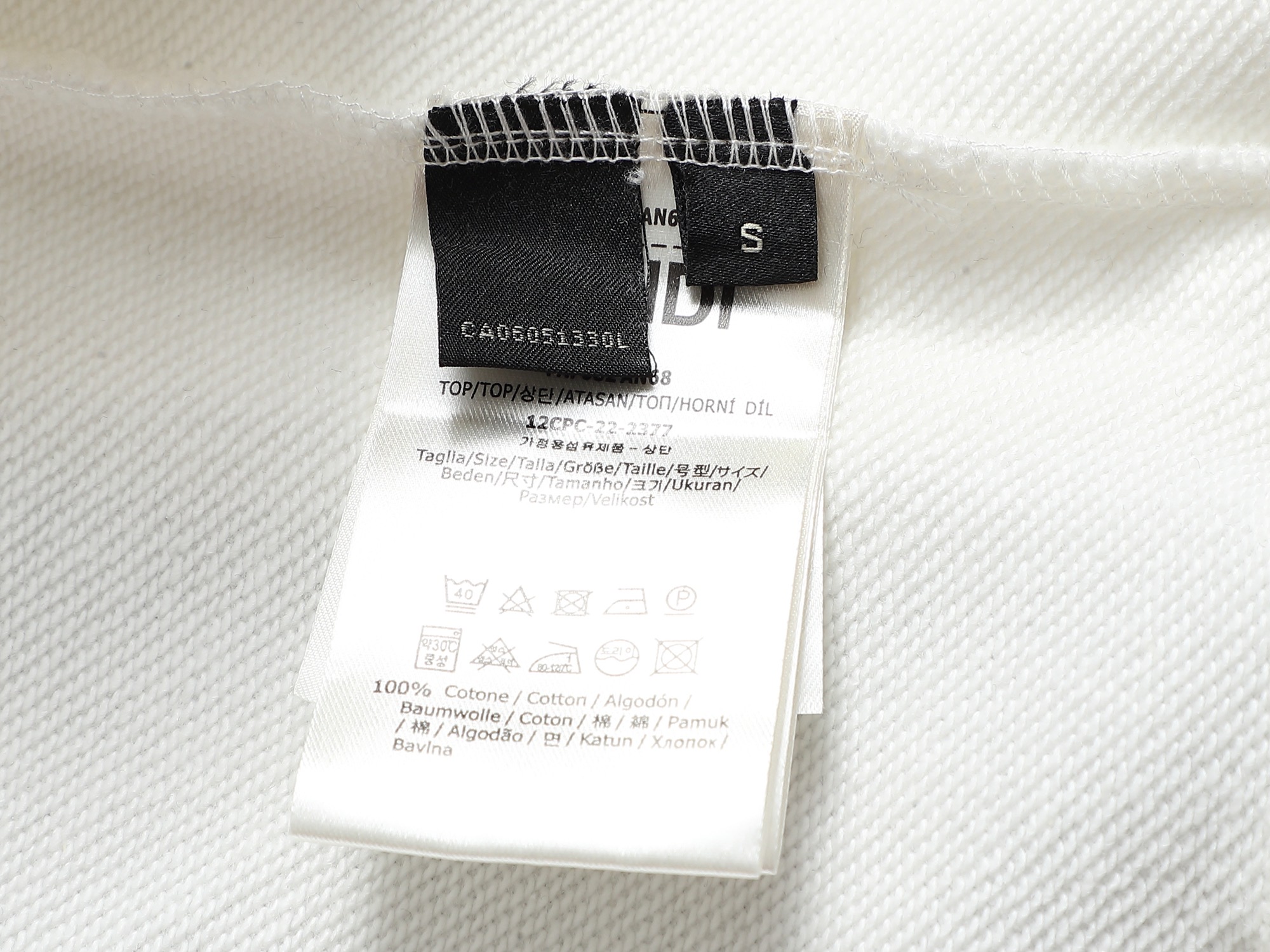 
FENDI/芬迪 420克连帽卫衣
经典眼睛印花LOGO标识
官方同步  高版本 高品质
时尚个性  