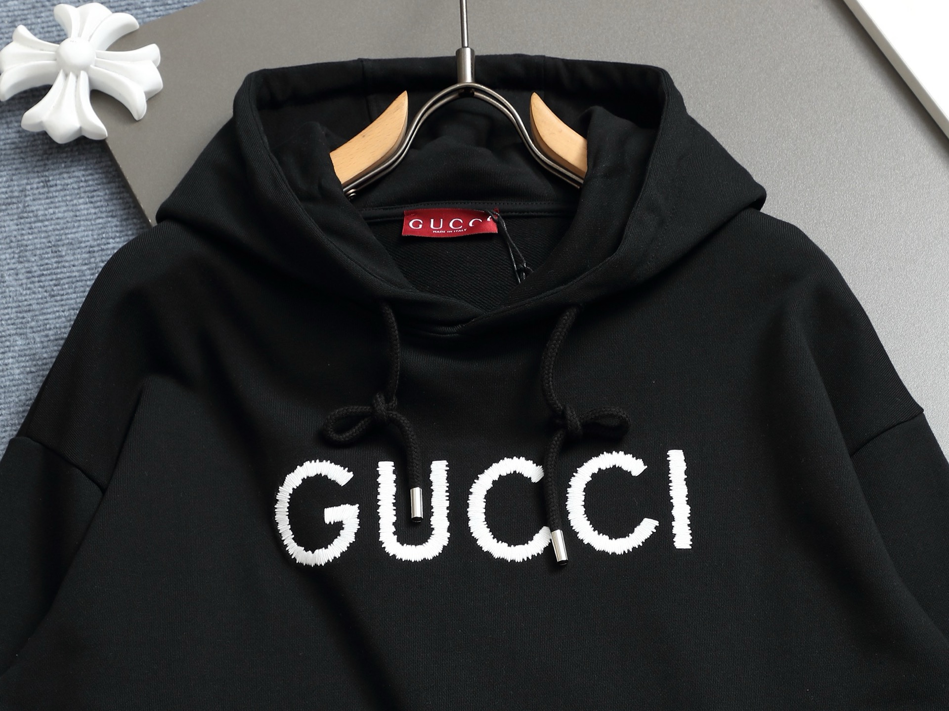 
Gucci 古驰    超级经典纯色绣花logo
标识精致升级，灵感源自八十年代复古款式
原版面料 官