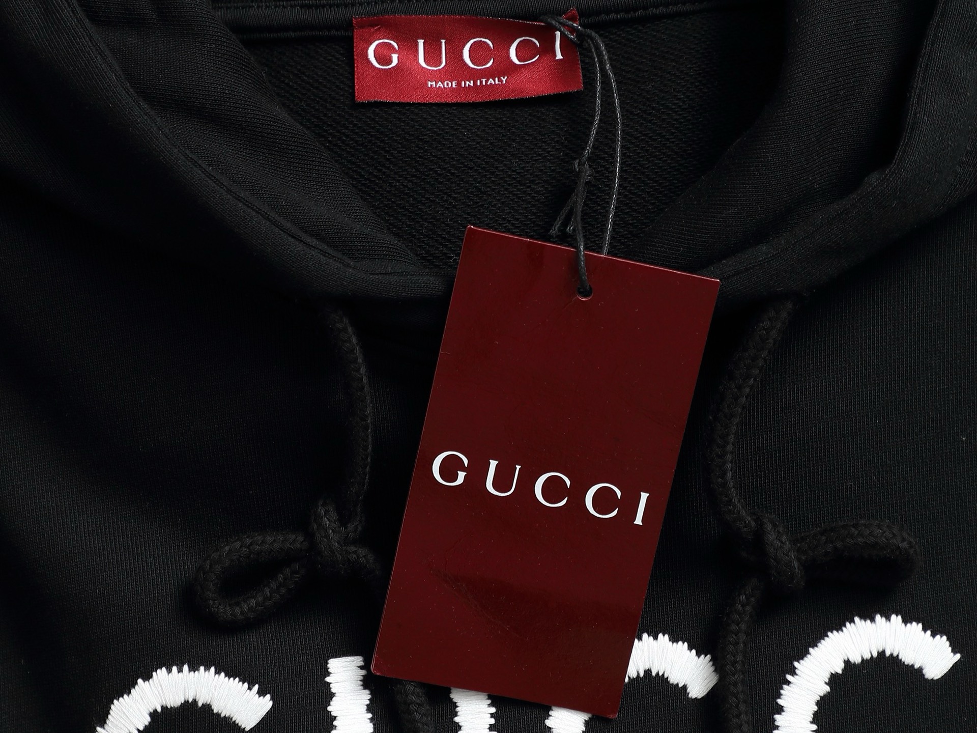
Gucci 古驰    超级经典纯色绣花logo
标识精致升级，灵感源自八十年代复古款式
原版面料 官