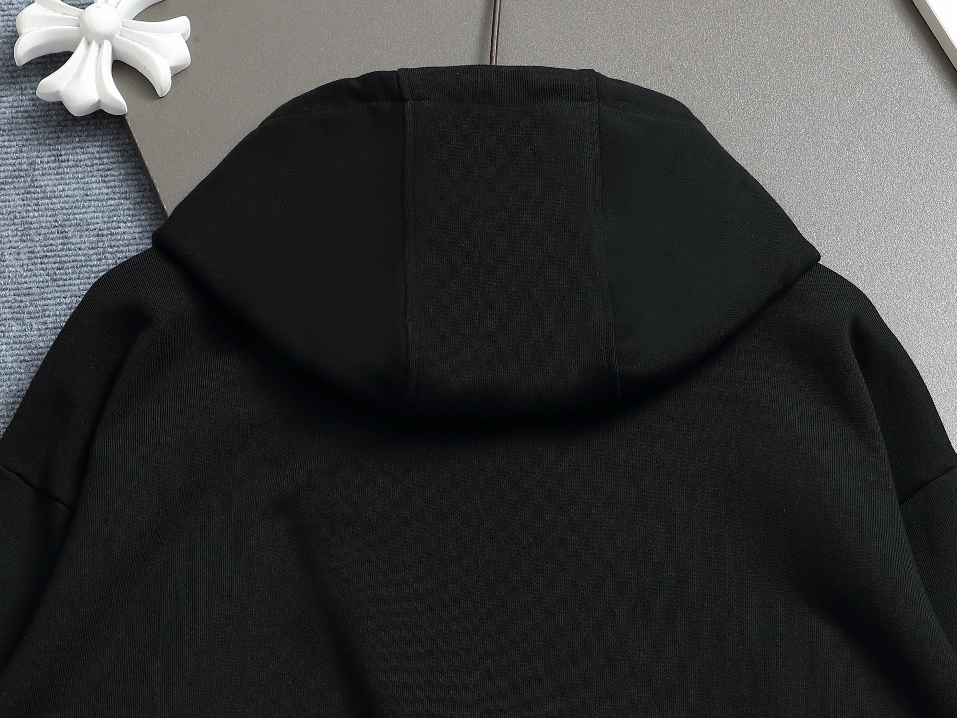 
Gucci 古驰    超级经典纯色绣花logo
标识精致升级，灵感源自八十年代复古款式
原版面料 官