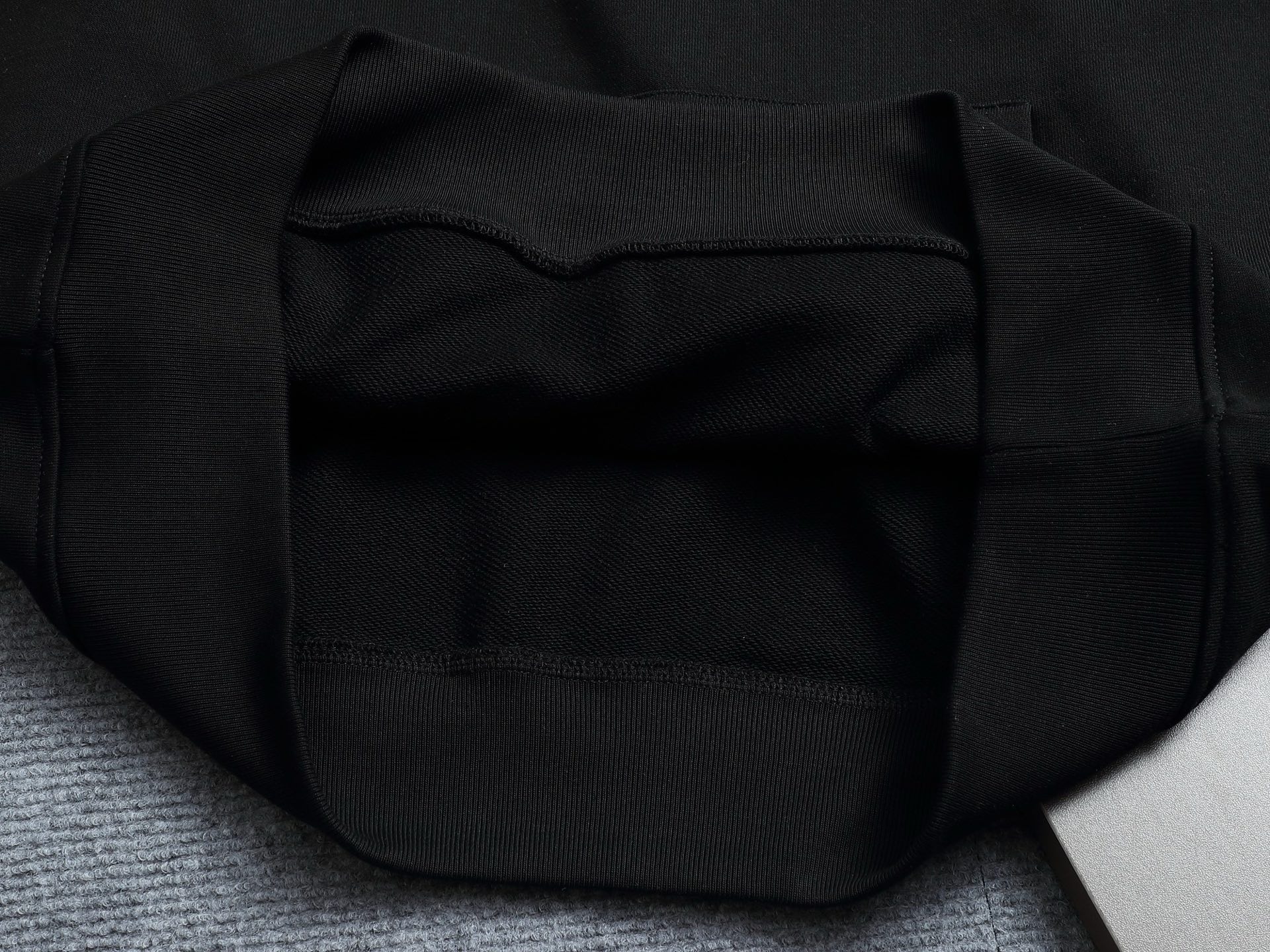 
Gucci 古驰    超级经典纯色绣花logo
标识精致升级，灵感源自八十年代复古款式
原版面料 官