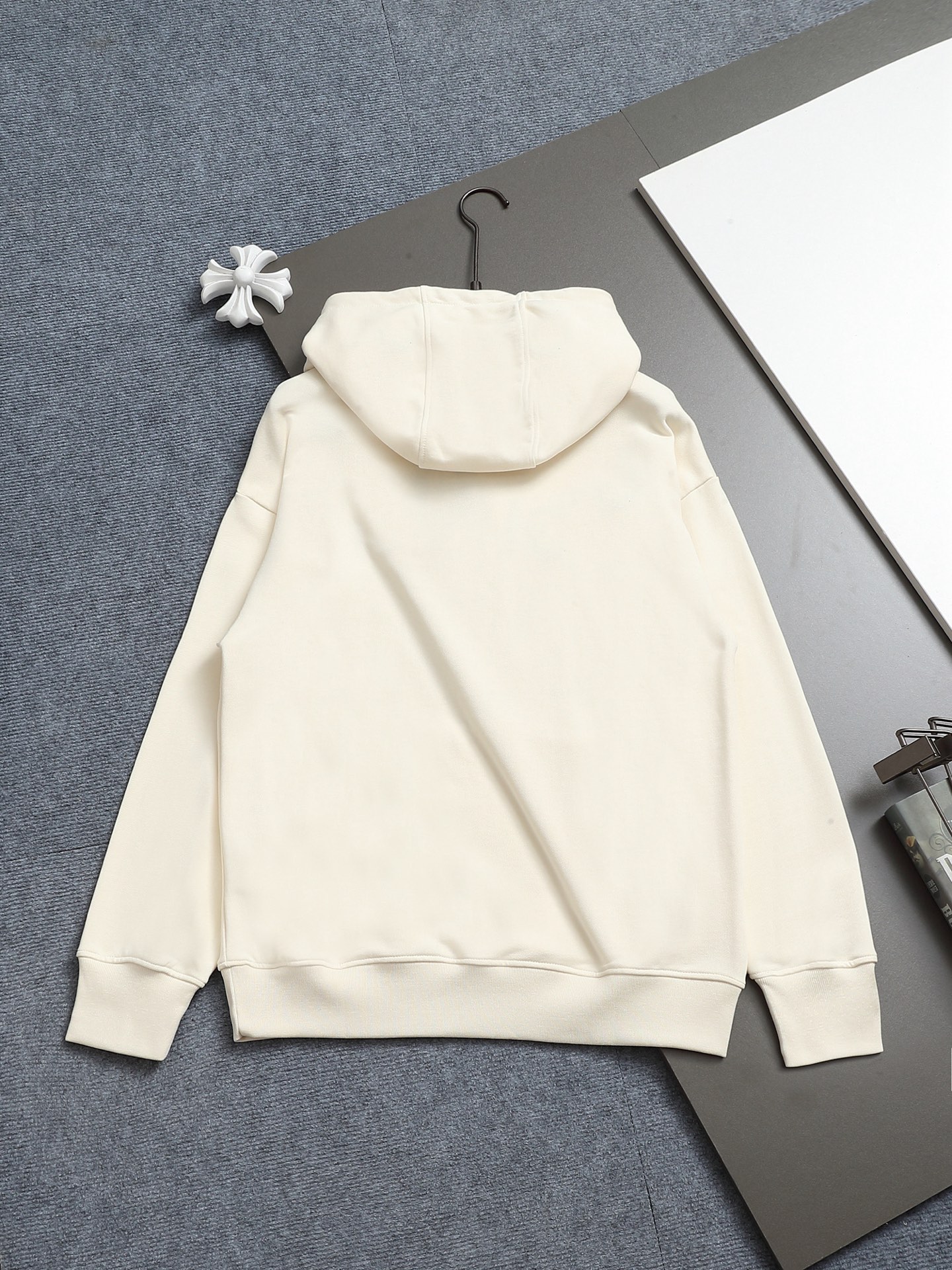 
Gucci 古驰    超级经典纯色绣花logo
标识精致升级，灵感源自八十年代复古款式
原版面料 官