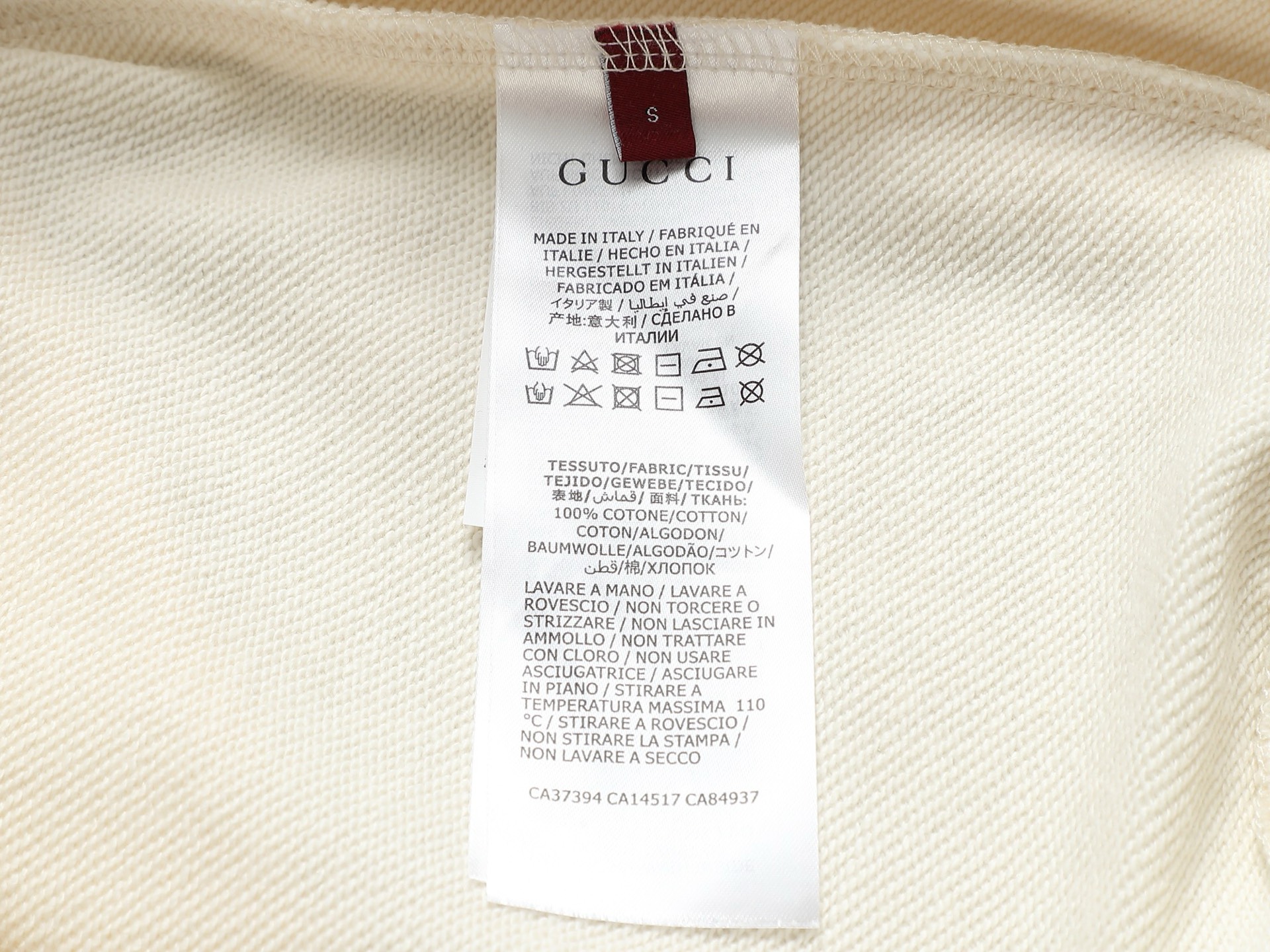 
Gucci 古驰    超级经典纯色绣花logo
标识精致升级，灵感源自八十年代复古款式
原版面料 官