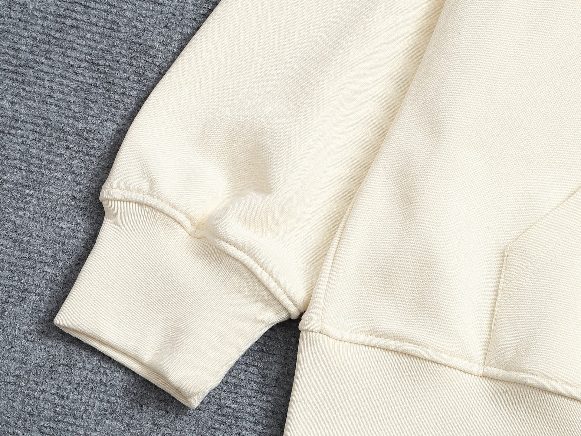 
Gucci 古驰    超级经典纯色绣花logo
标识精致升级，灵感源自八十年代复古款式
原版面料 官