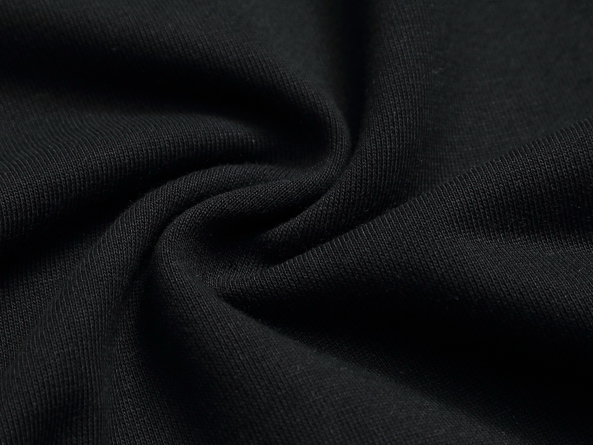 
BURBERRY 巴宝莉 Logo经典战马徽章 精致升级，灵感源自八十年代复古
原版面料 官方同款 连