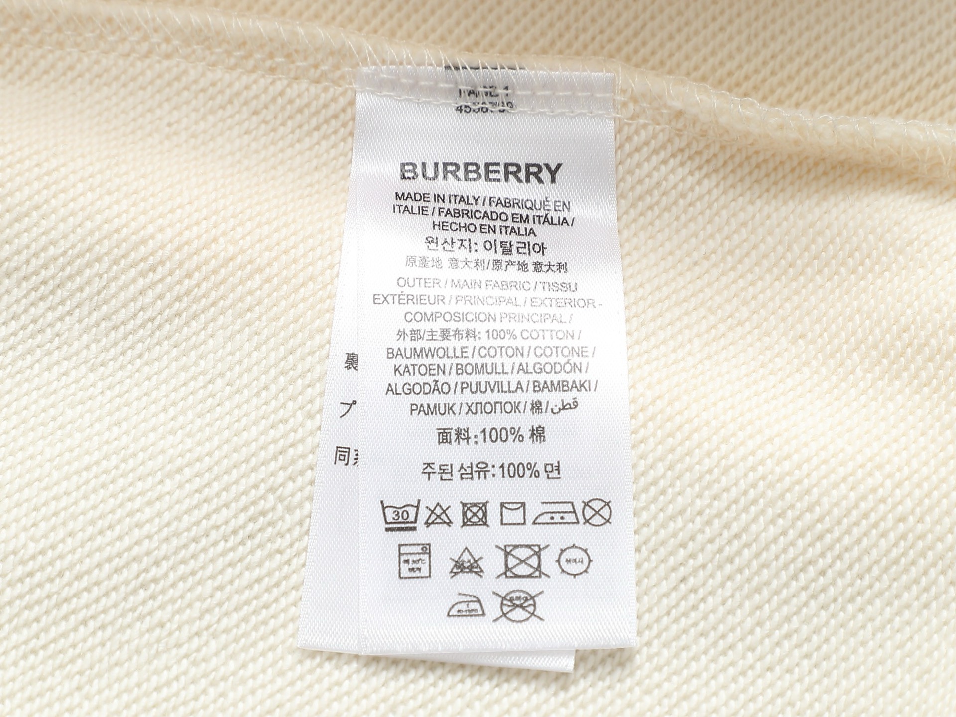 
BURBERRY 巴宝莉 Logo经典战马徽章 精致升级，灵感源自八十年代复古
原版面料 官方同款 连