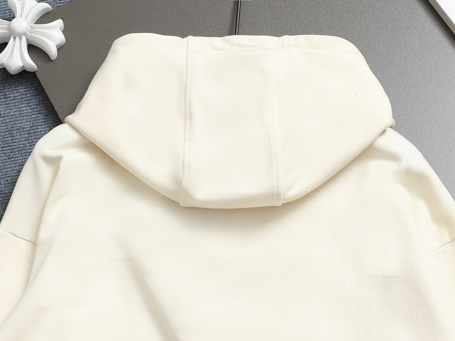 
Gucci 古驰    超级经典纯色印花logo
标识精致升级，灵感源自八十年代复古款式
原版面料 官