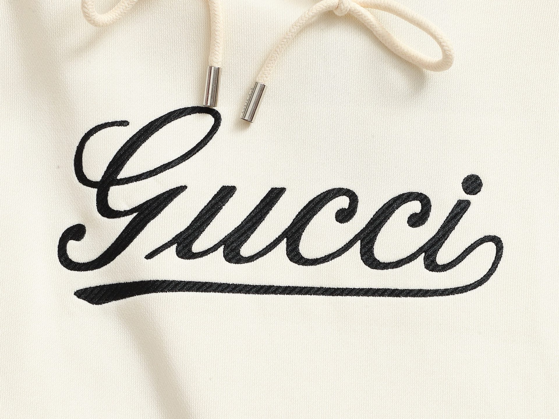 
Gucci 古驰    超级经典纯色印花logo
标识精致升级，灵感源自八十年代复古款式
原版面料 官