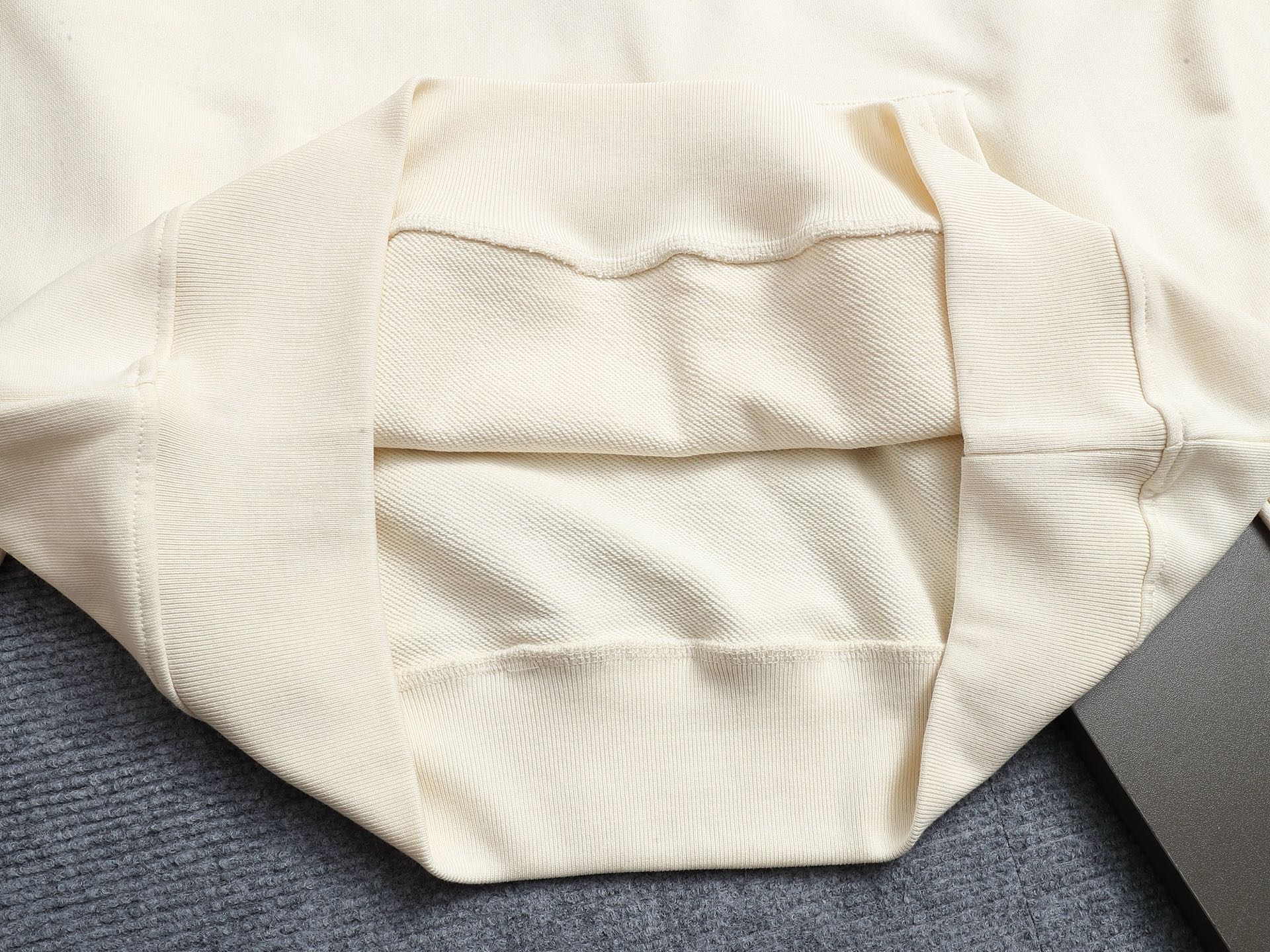 
Gucci 古驰    超级经典纯色印花logo
标识精致升级，灵感源自八十年代复古款式
原版面料 官