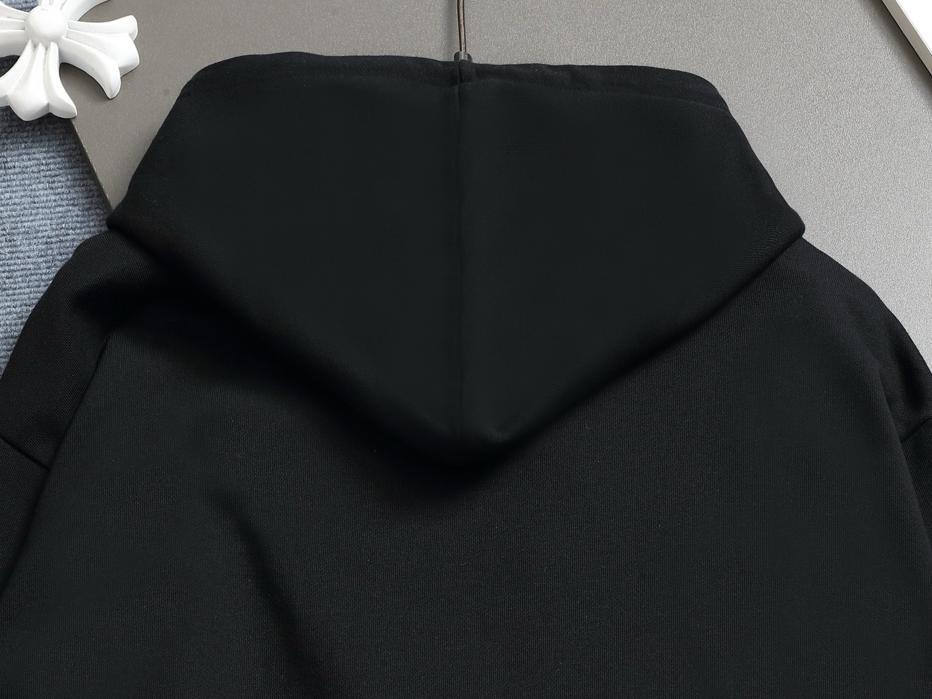 
FENDI/芬迪 420克连帽卫衣
经典印花双FLOGO标识
官方同步  高版本 高品质
时尚个性  