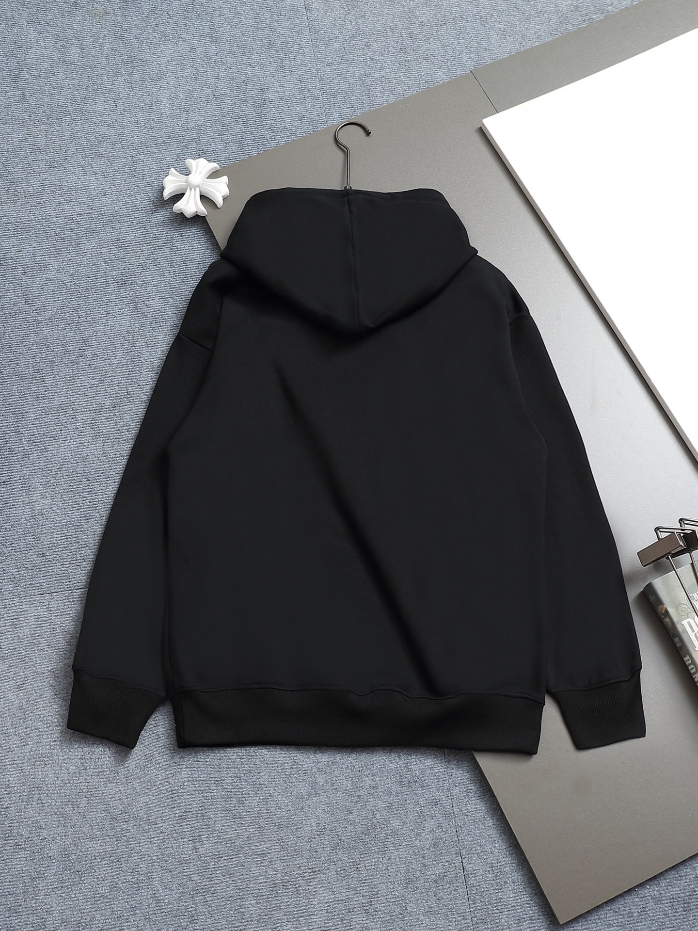 
FENDI/芬迪 420克连帽卫衣
经典印花双FLOGO标识
官方同步  高版本 高品质
时尚个性  