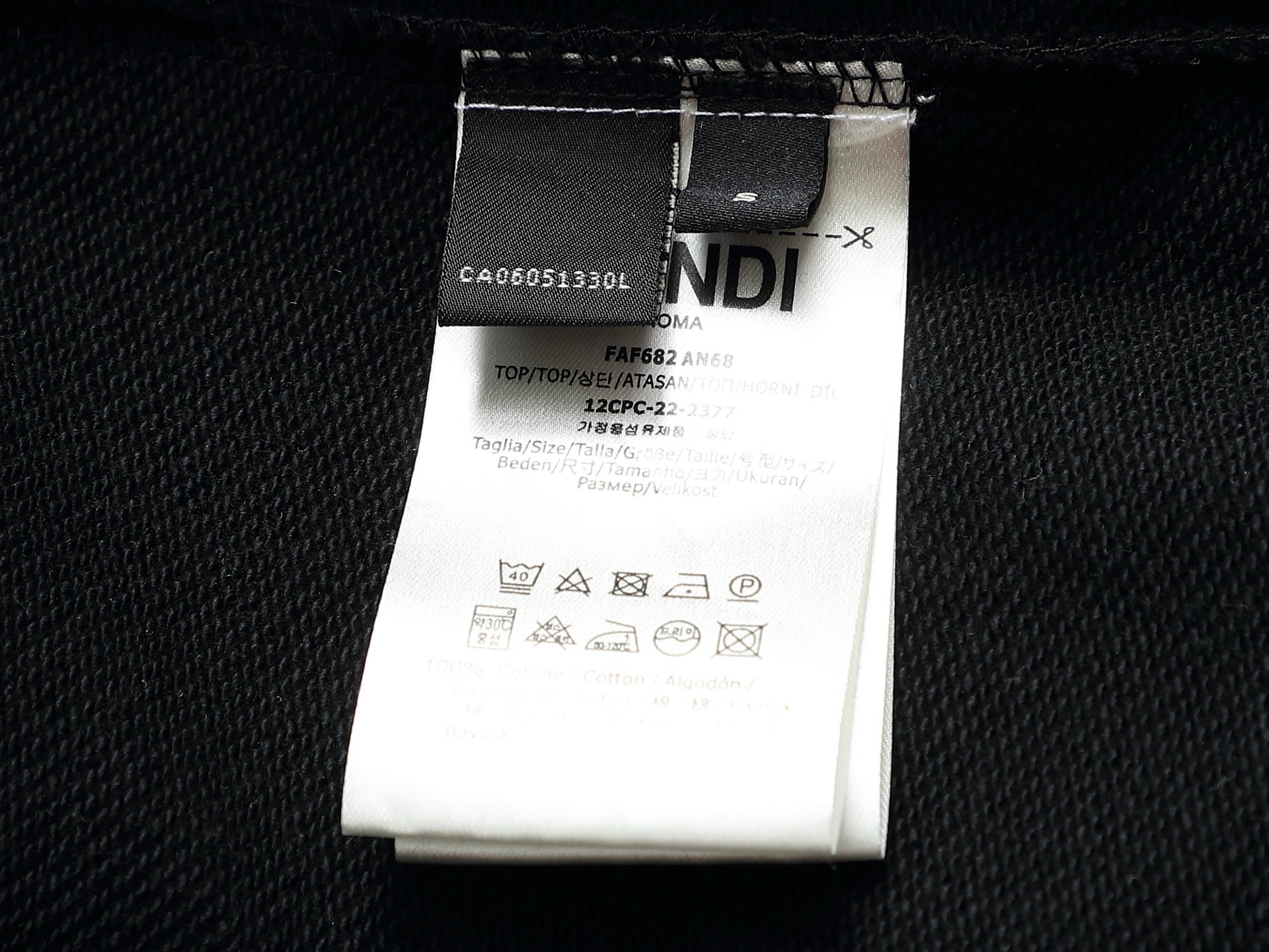 
FENDI/芬迪 420克连帽卫衣
经典印花双FLOGO标识
官方同步  高版本 高品质
时尚个性  